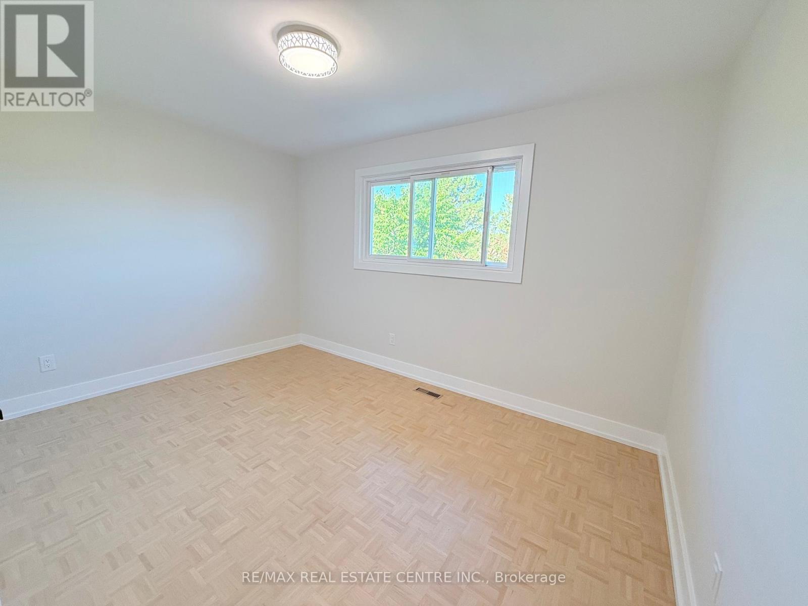 1215 Larny Court, Mississauga, Ontario  L4W 3N4 - Photo 18 - W12439890