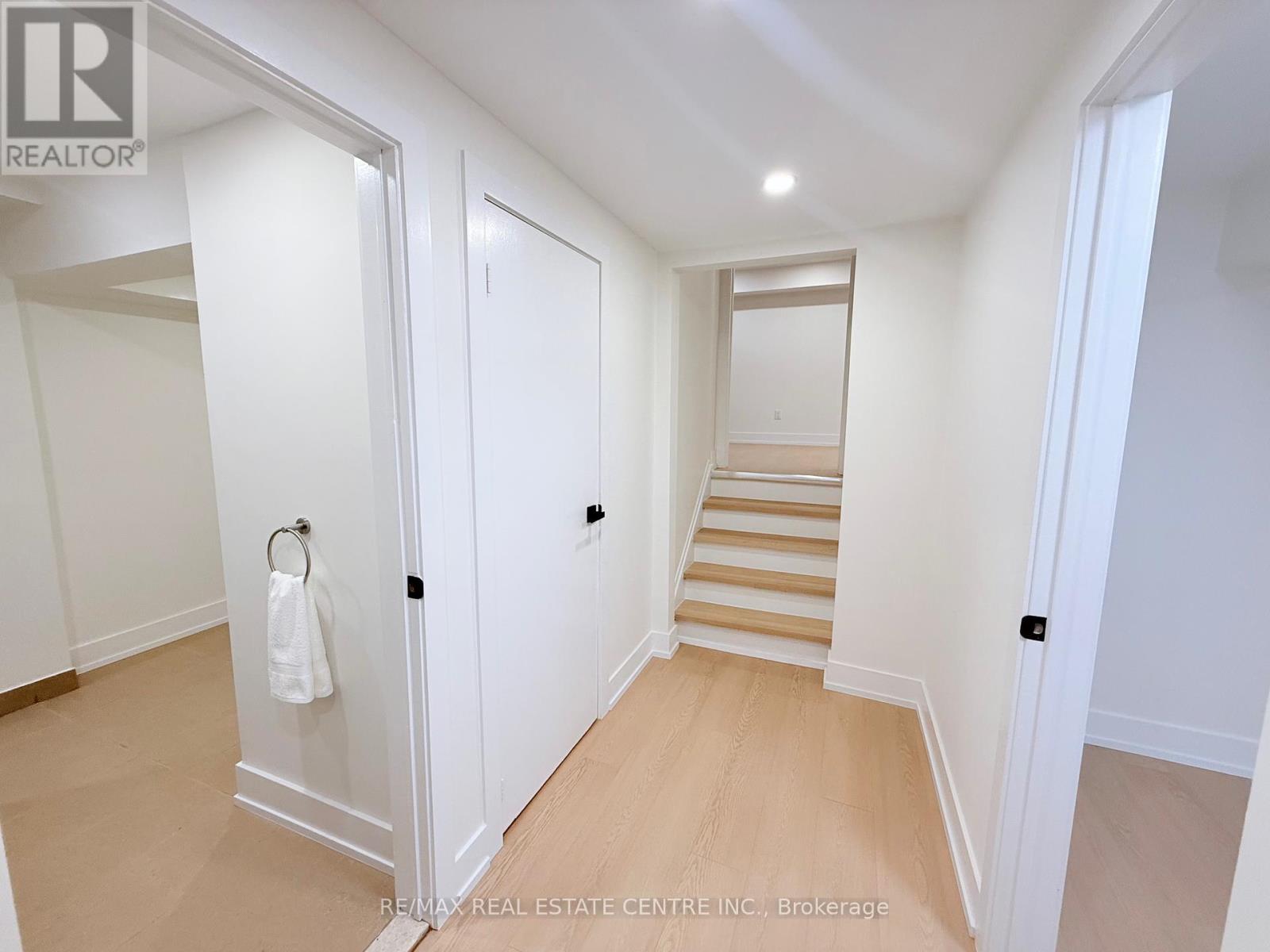 1215 Larny Court, Mississauga, Ontario  L4W 3N4 - Photo 37 - W12439890