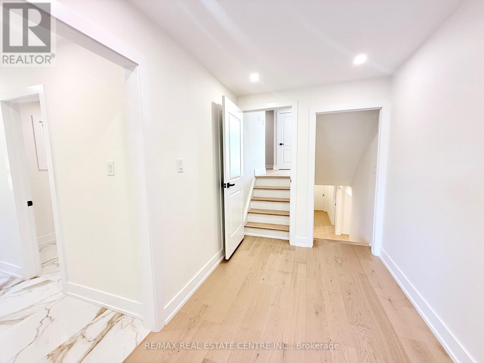 1215 Larny Court, Mississauga, Ontario  L4W 3N4 - Photo 22 - W12439890