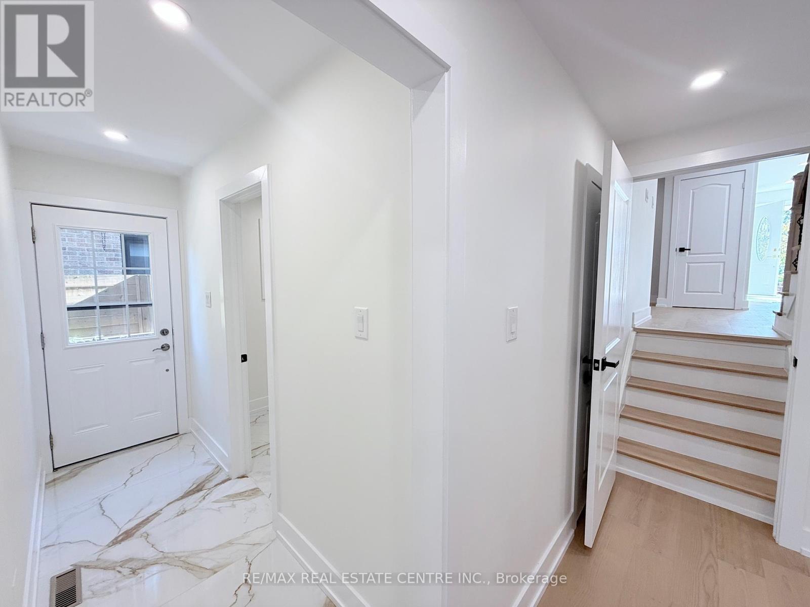 1215 Larny Court, Mississauga, Ontario  L4W 3N4 - Photo 23 - W12439890