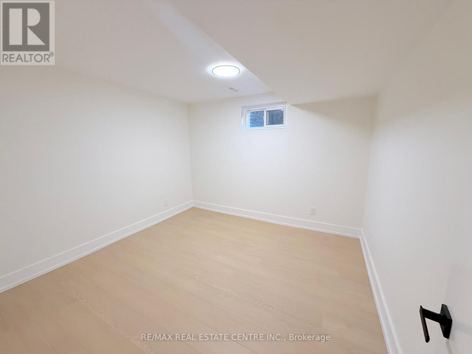1215 Larny Court, Mississauga, Ontario  L4W 3N4 - Photo 38 - W12439890