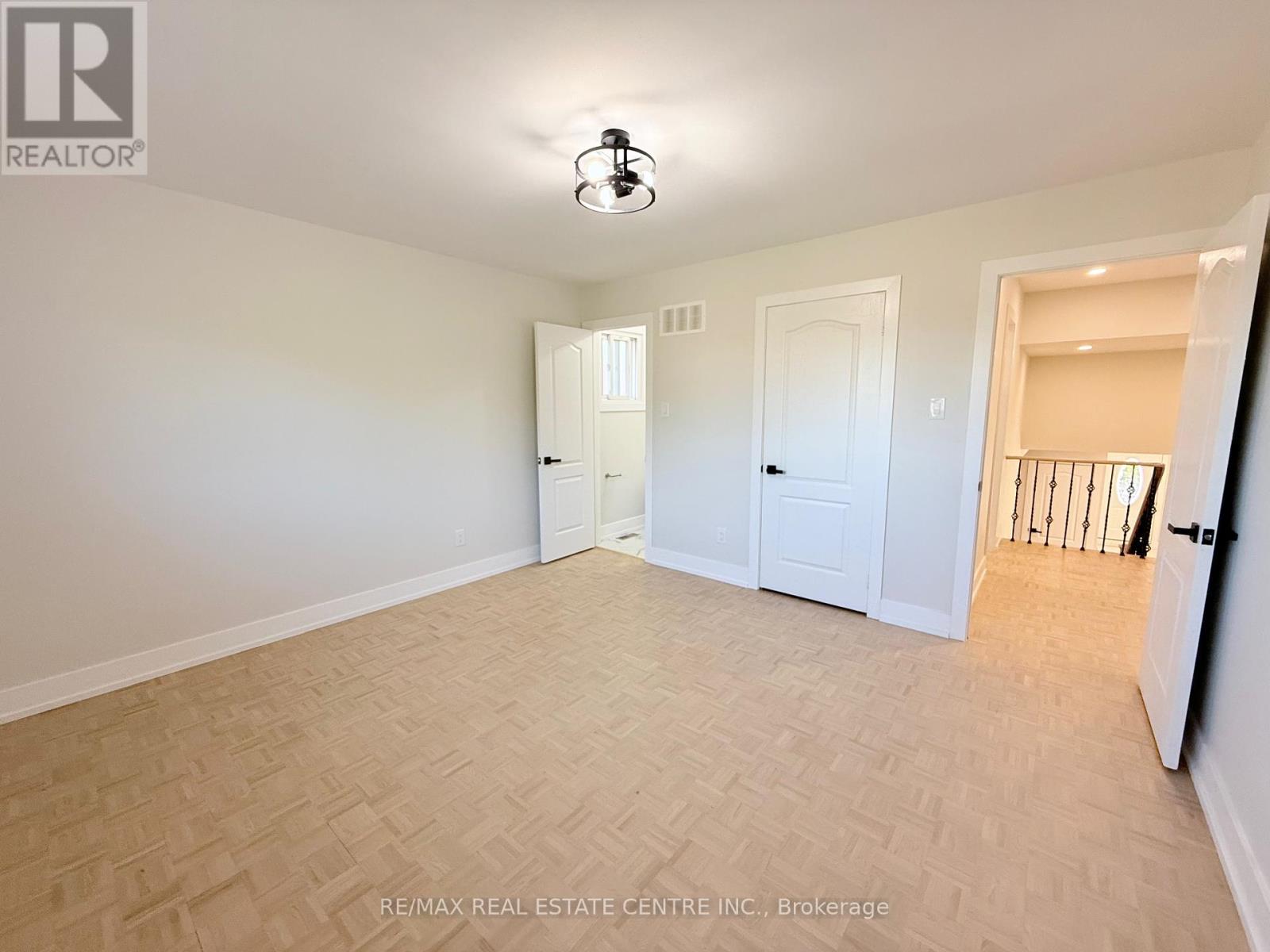1215 Larny Court, Mississauga, Ontario  L4W 3N4 - Photo 15 - W12439890