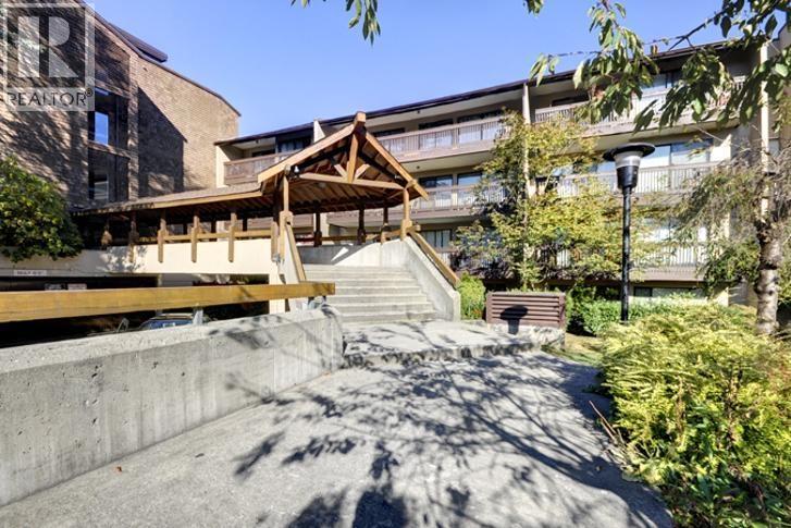 414 9857 Manchester Drive, Burnaby, British Columbia  V3N 4P5 - Photo 2 - R3018516