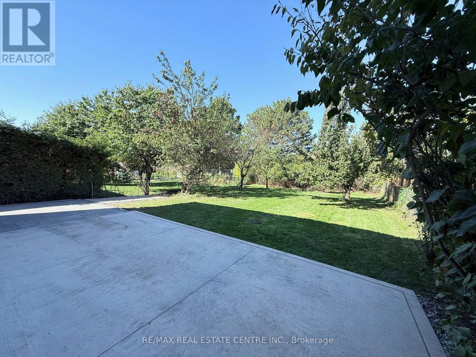 1215 Larny Court, Mississauga, Ontario  L4W 3N4 - Photo 44 - W12439890