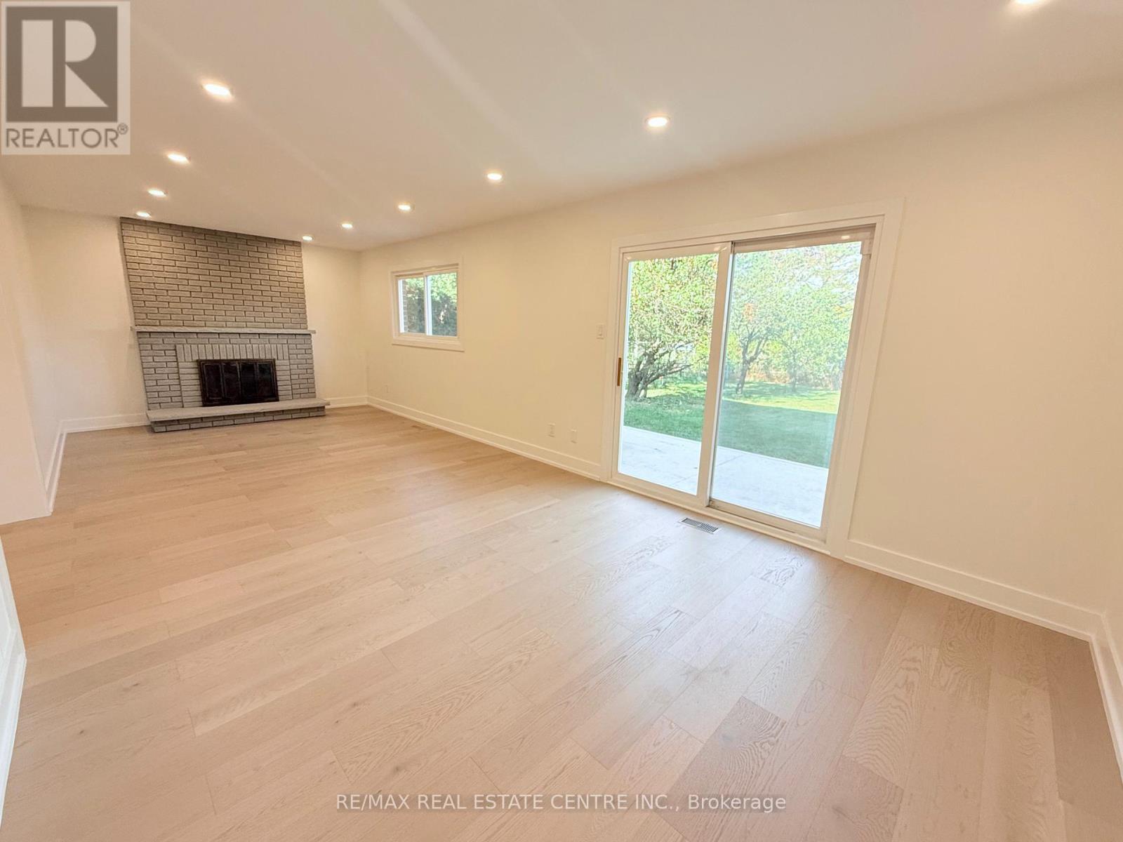 1215 Larny Court, Mississauga, Ontario  L4W 3N4 - Photo 24 - W12439890