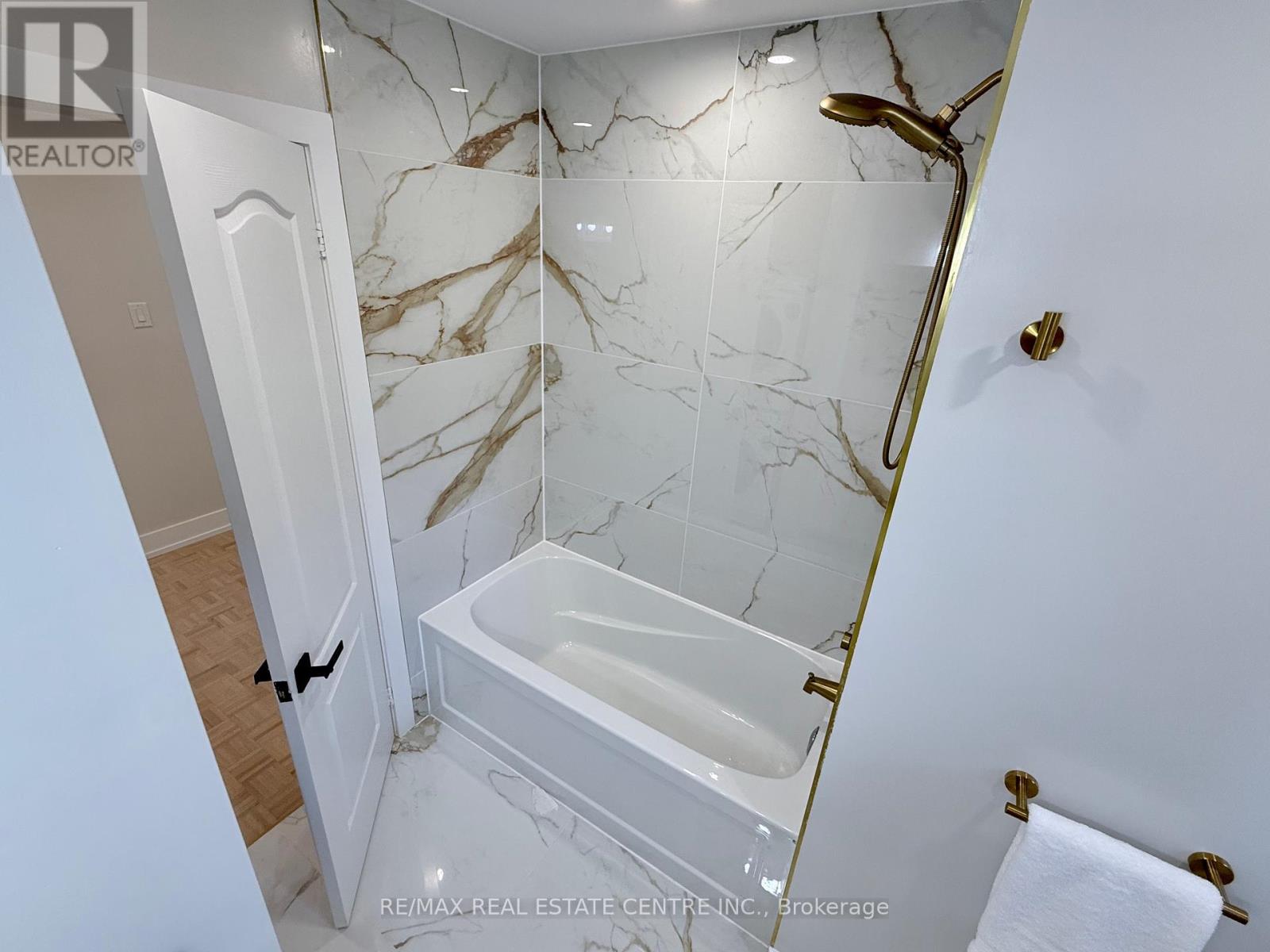 1215 Larny Court, Mississauga, Ontario  L4W 3N4 - Photo 20 - W12439890