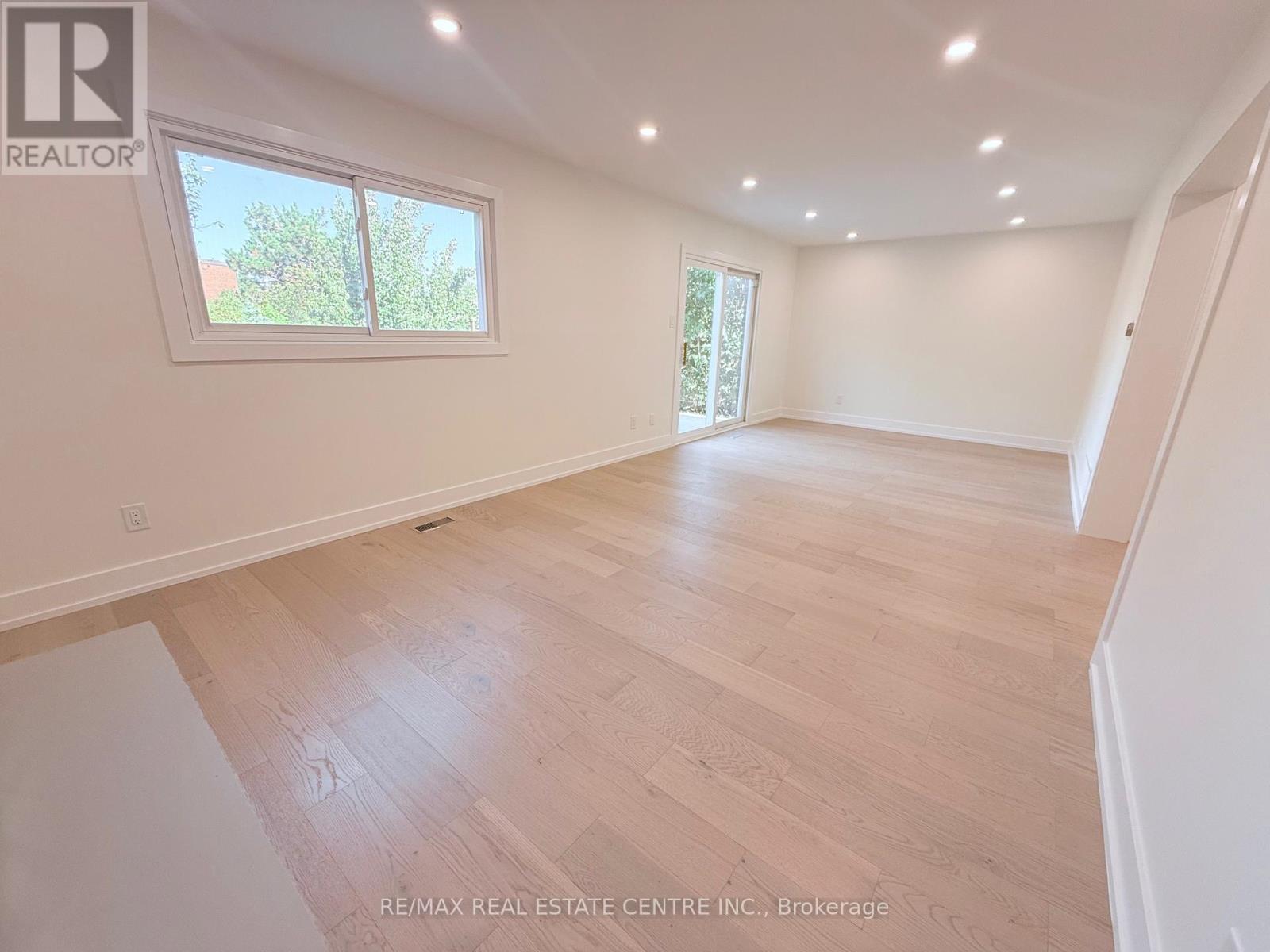 1215 Larny Court, Mississauga, Ontario  L4W 3N4 - Photo 25 - W12439890