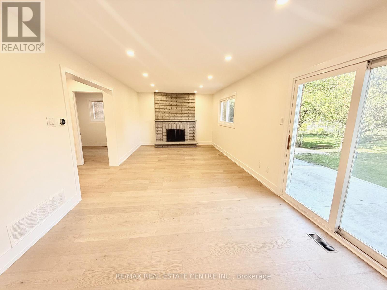 1215 Larny Court, Mississauga, Ontario  L4W 3N4 - Photo 26 - W12439890