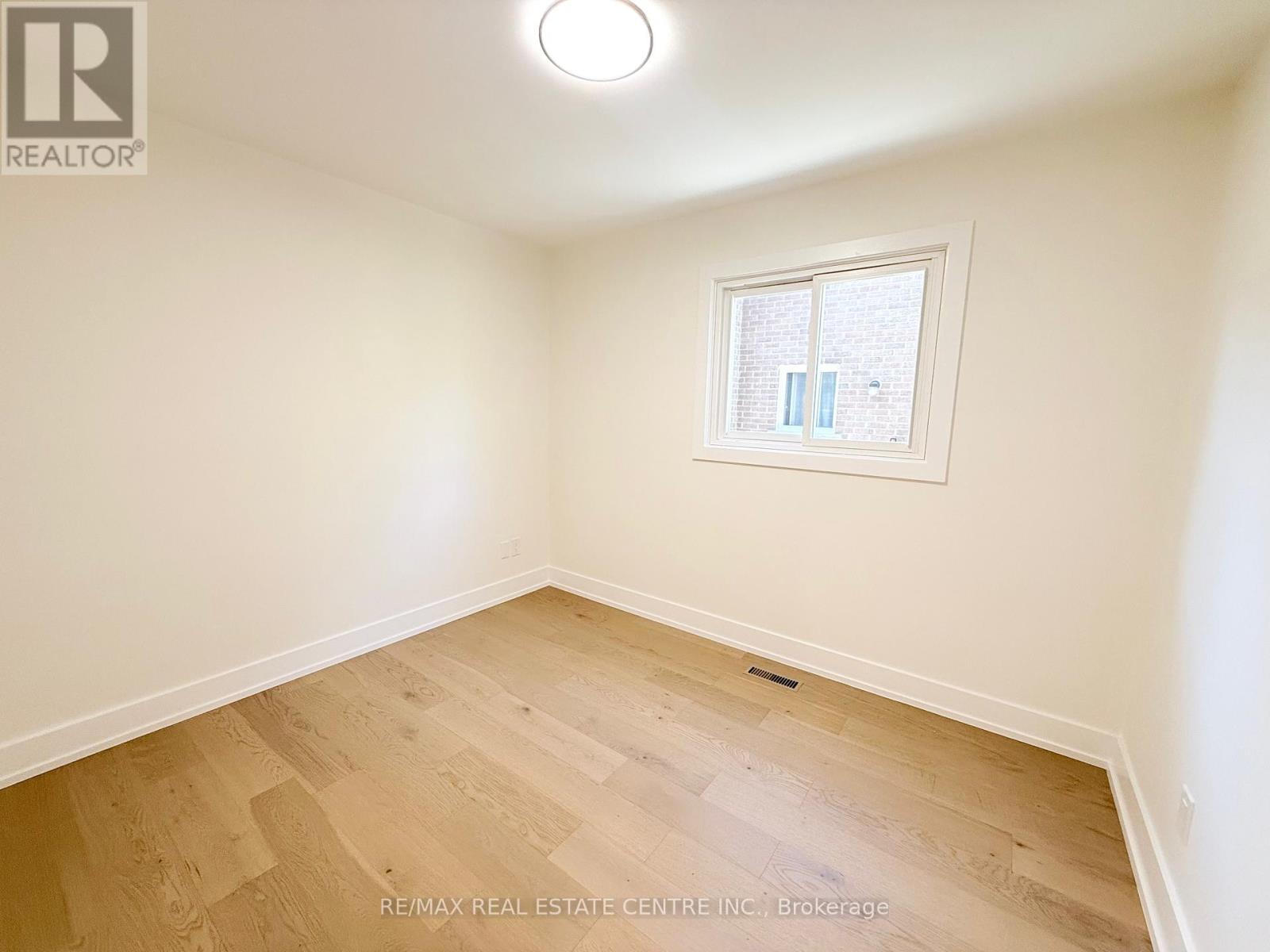 1215 Larny Court, Mississauga, Ontario  L4W 3N4 - Photo 27 - W12439890