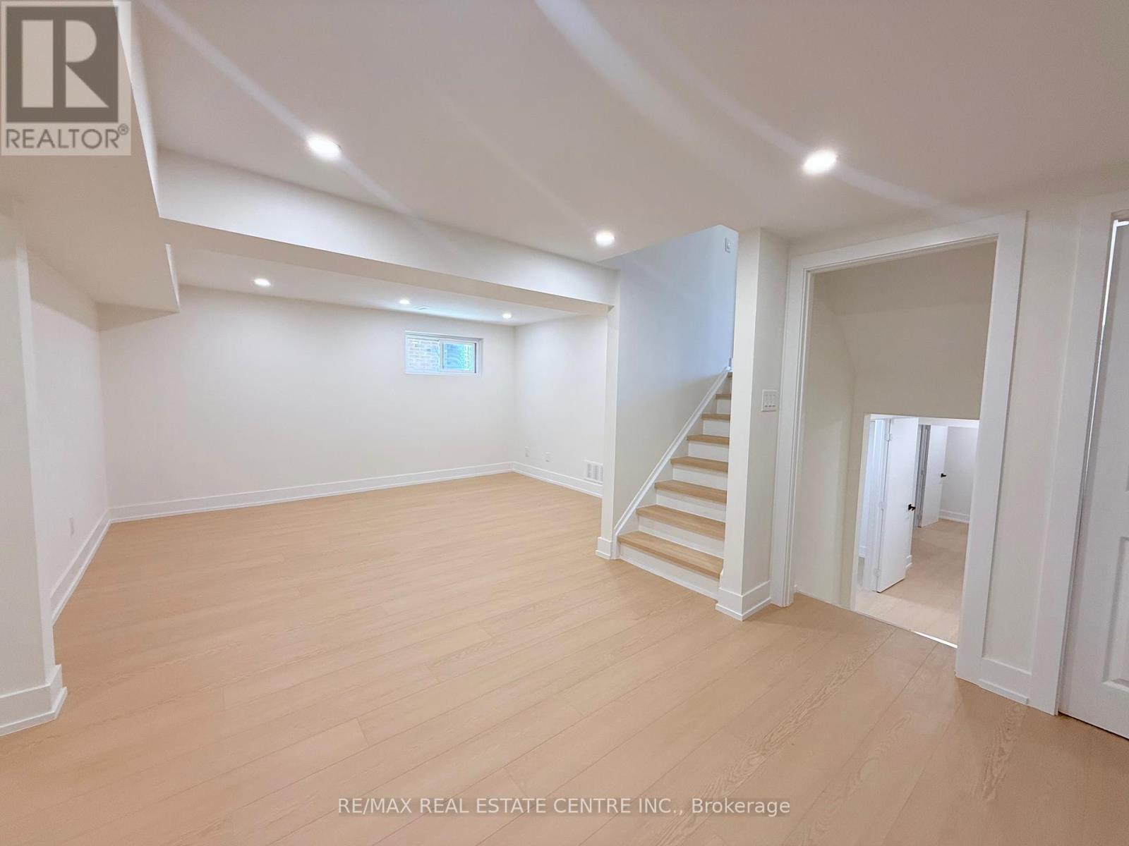 1215 Larny Court, Mississauga, Ontario  L4W 3N4 - Photo 36 - W12439890