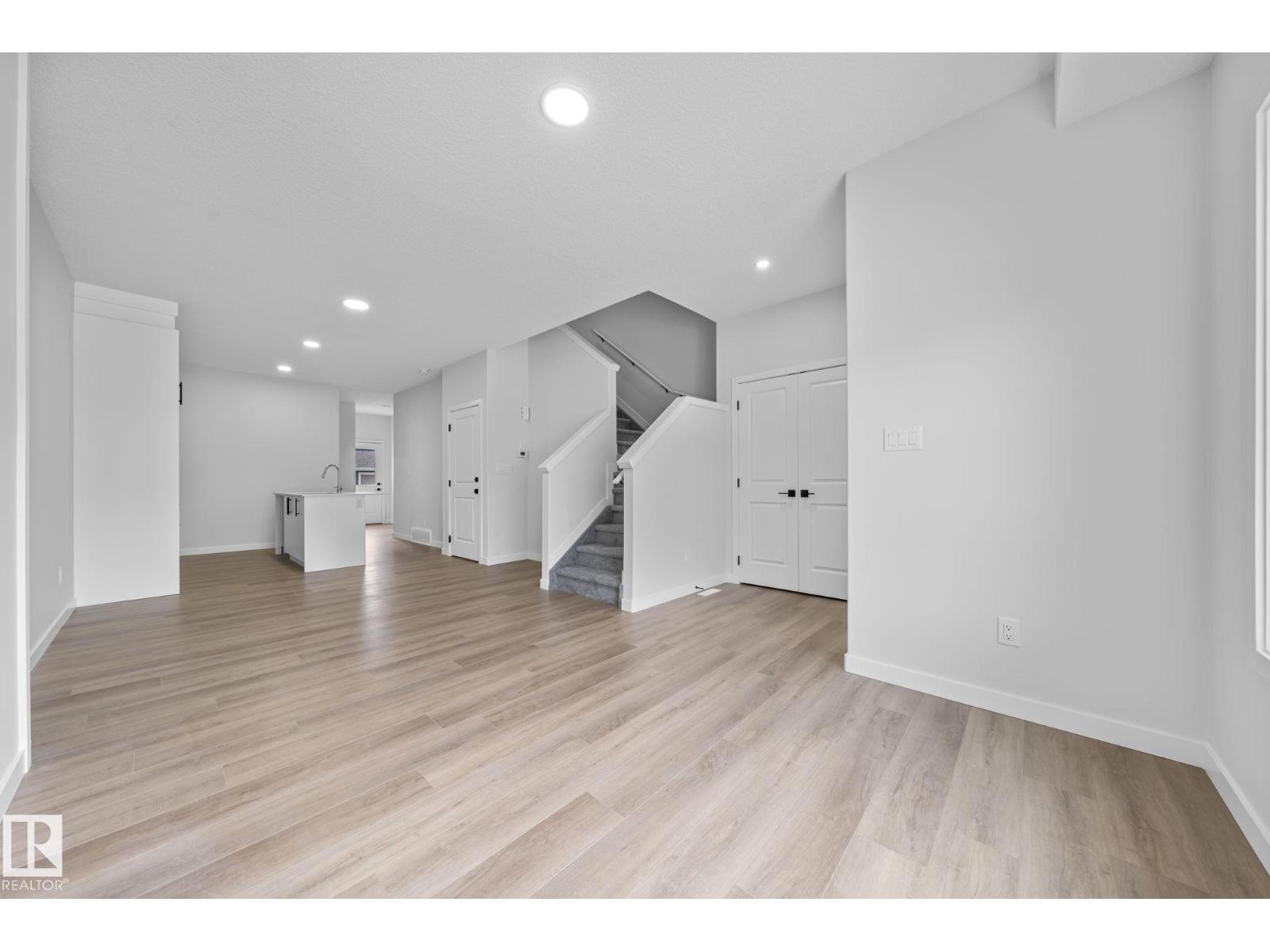 16521 20 Av Sw, Edmonton, Alberta  T6W 5K1 - Photo 3 - E4460411