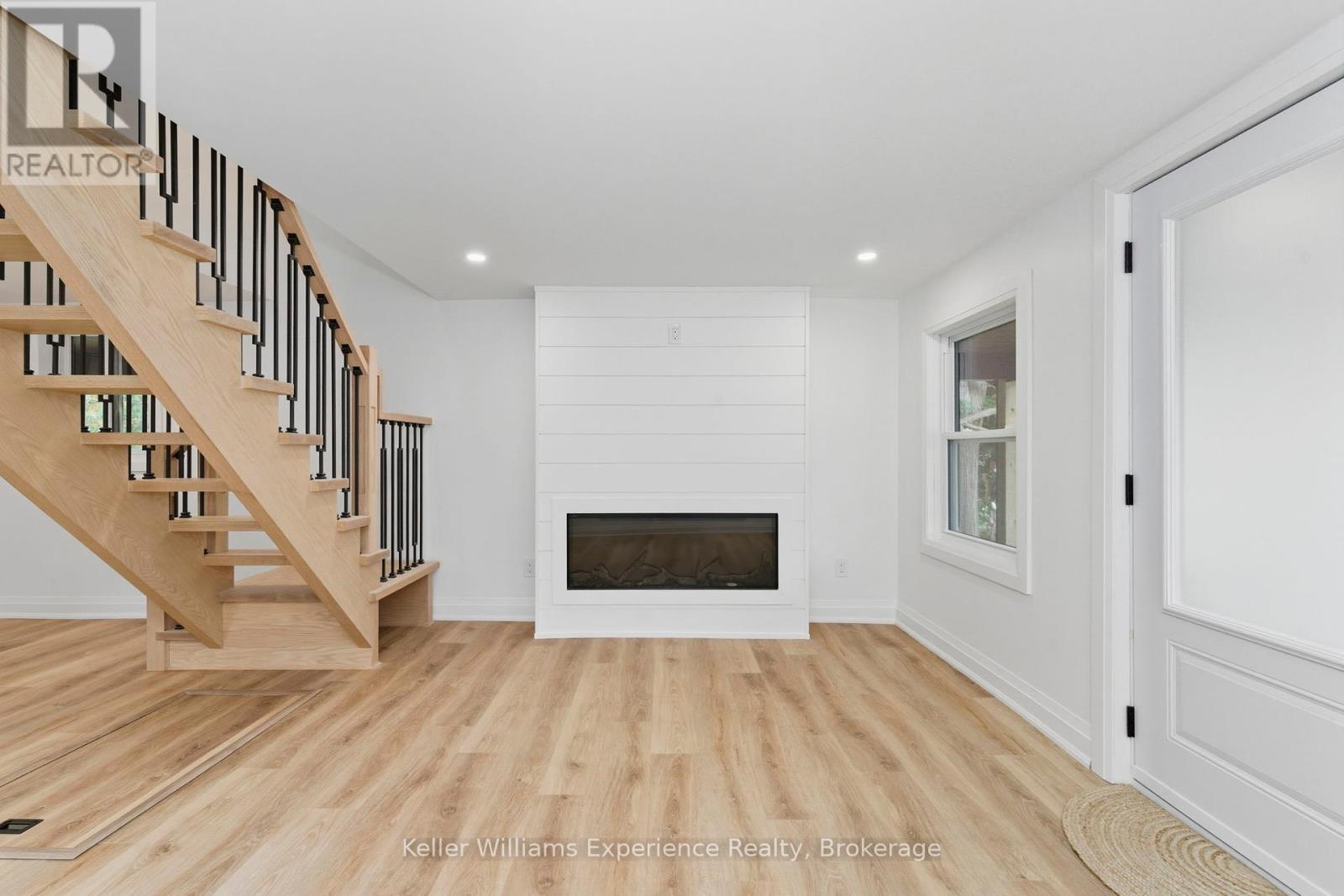 3355 Muskoka Street, Severn, Ontario  L0K 2B0 - Photo 10 - S12439838