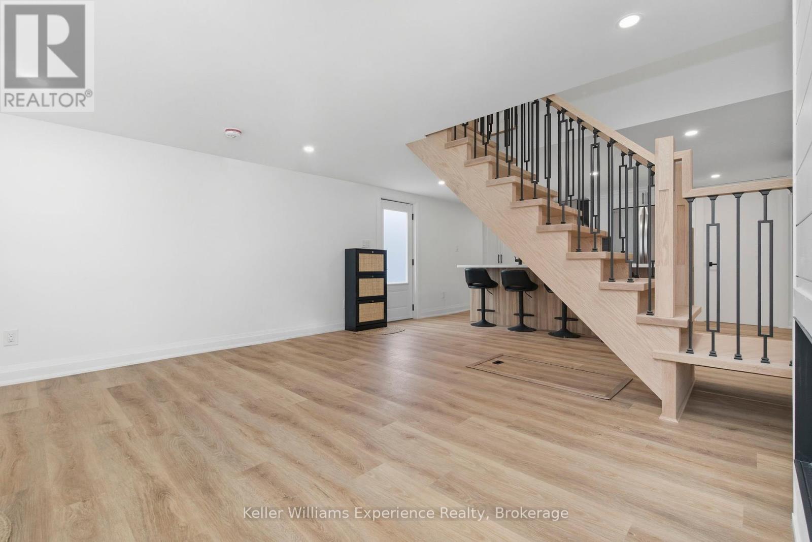 3355 Muskoka Street, Severn, Ontario  L0K 2B0 - Photo 7 - S12439838