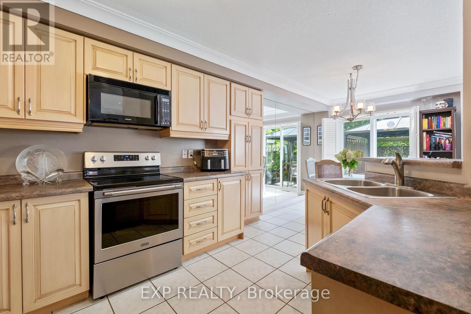 22 - 130 Robert Street, Milton, Ontario  L9T 6E3 - Photo 12 - W12440008