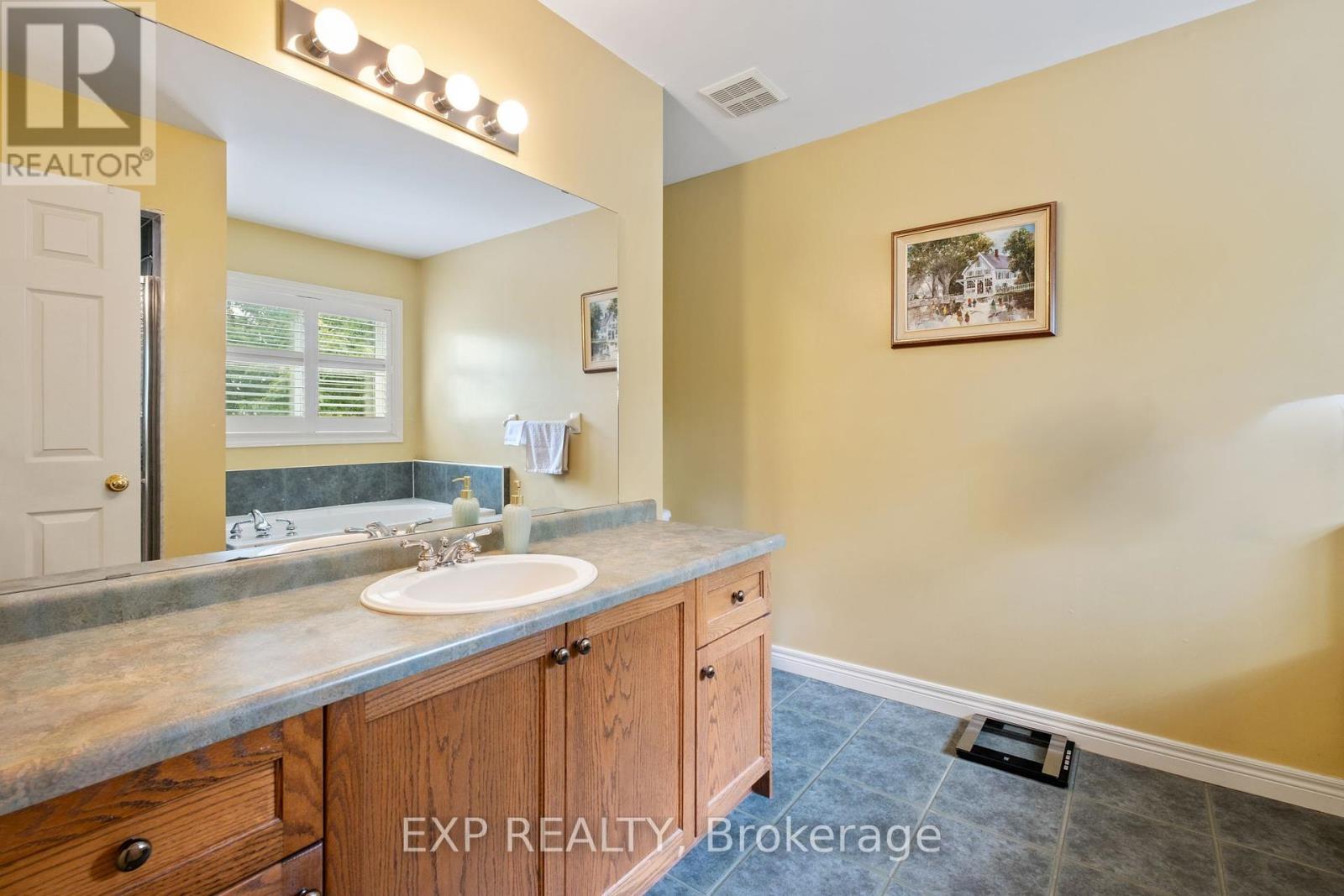 22 - 130 Robert Street, Milton, Ontario  L9T 6E3 - Photo 21 - W12440008