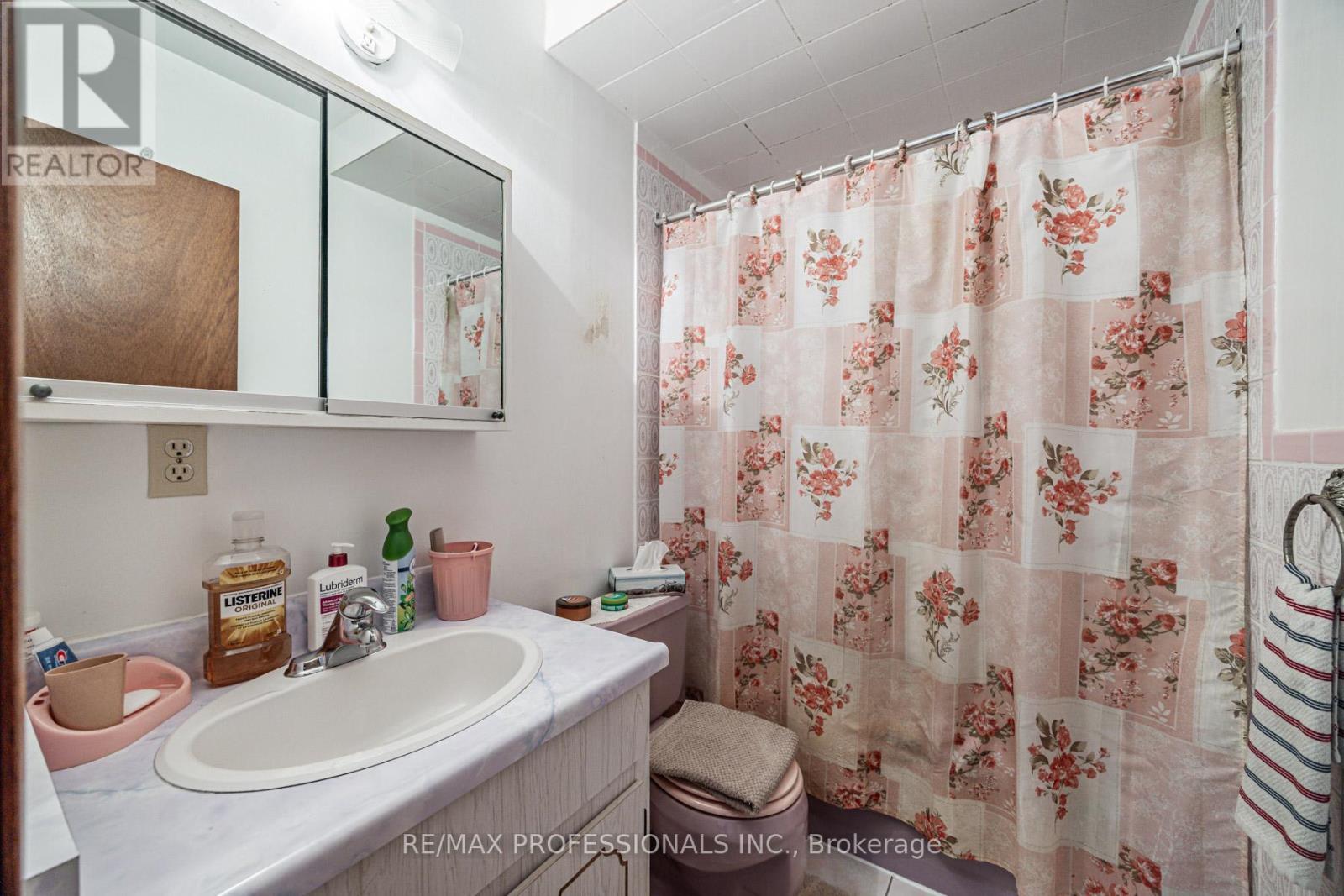 54 Wright Avenue, Toronto, Ontario  M6R 1K8 - Photo 12 - W12440017