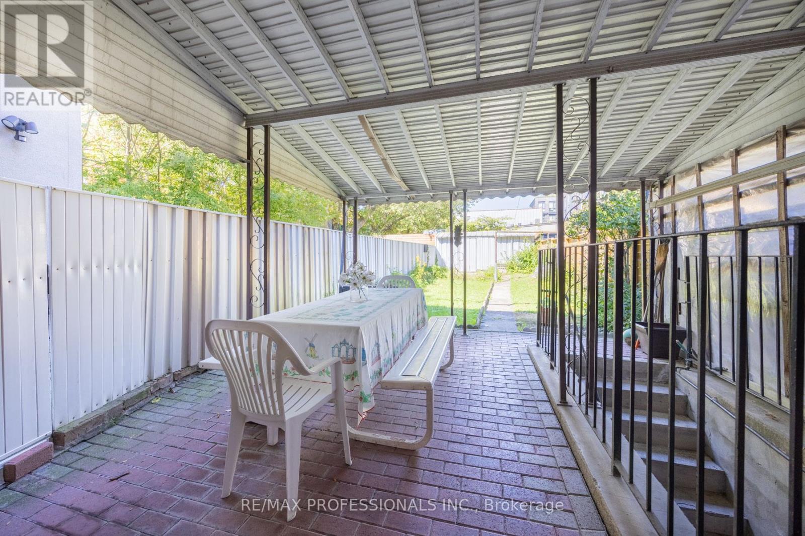 54 Wright Avenue, Toronto, Ontario  M6R 1K8 - Photo 18 - W12440017