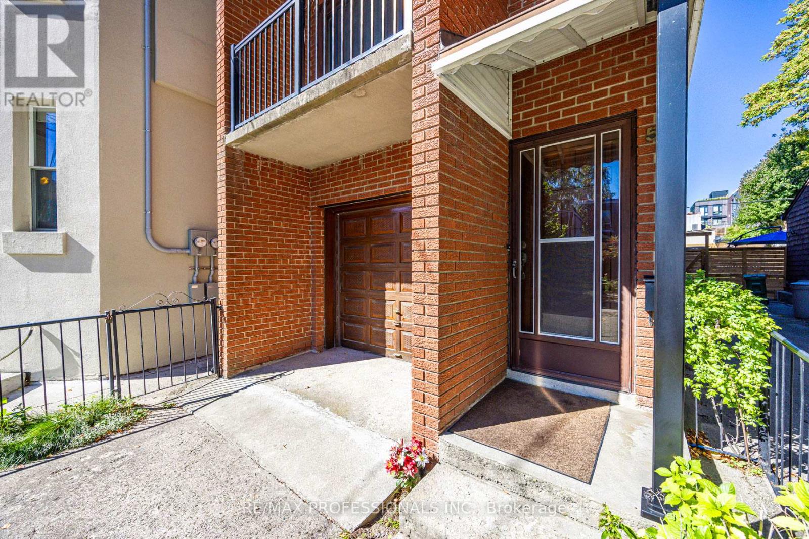 54 Wright Avenue, Toronto, Ontario  M6R 1K8 - Photo 2 - W12440017