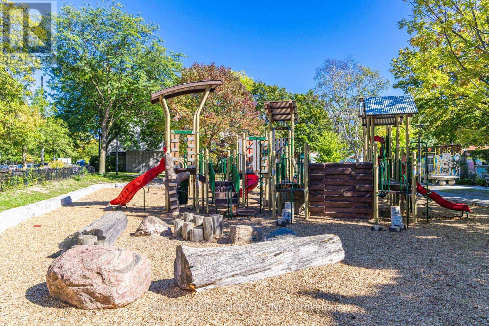 54 Wright Avenue, Toronto, Ontario  M6R 1K8 - Photo 24 - W12440017