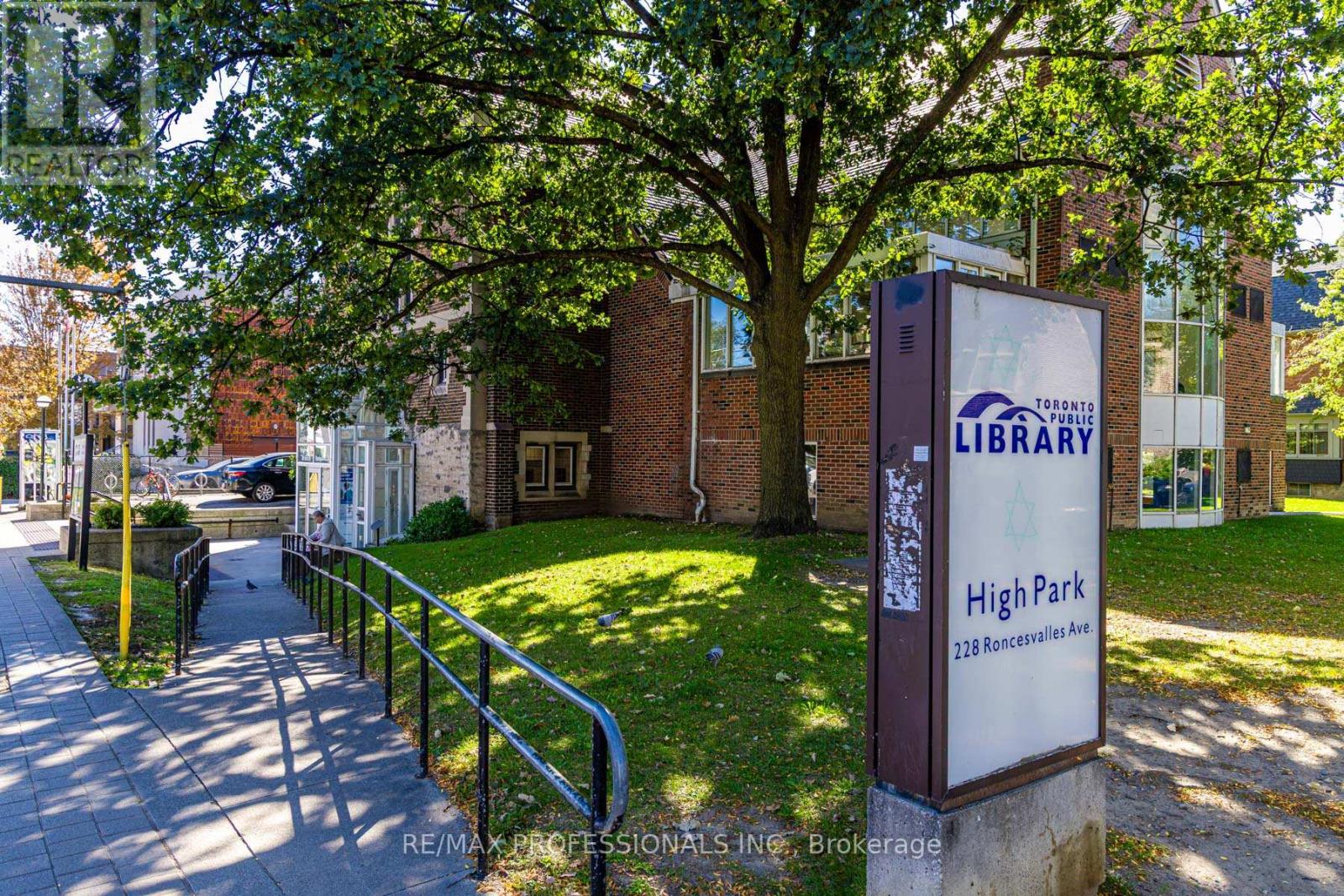 54 Wright Avenue, Toronto, Ontario  M6R 1K8 - Photo 29 - W12440017