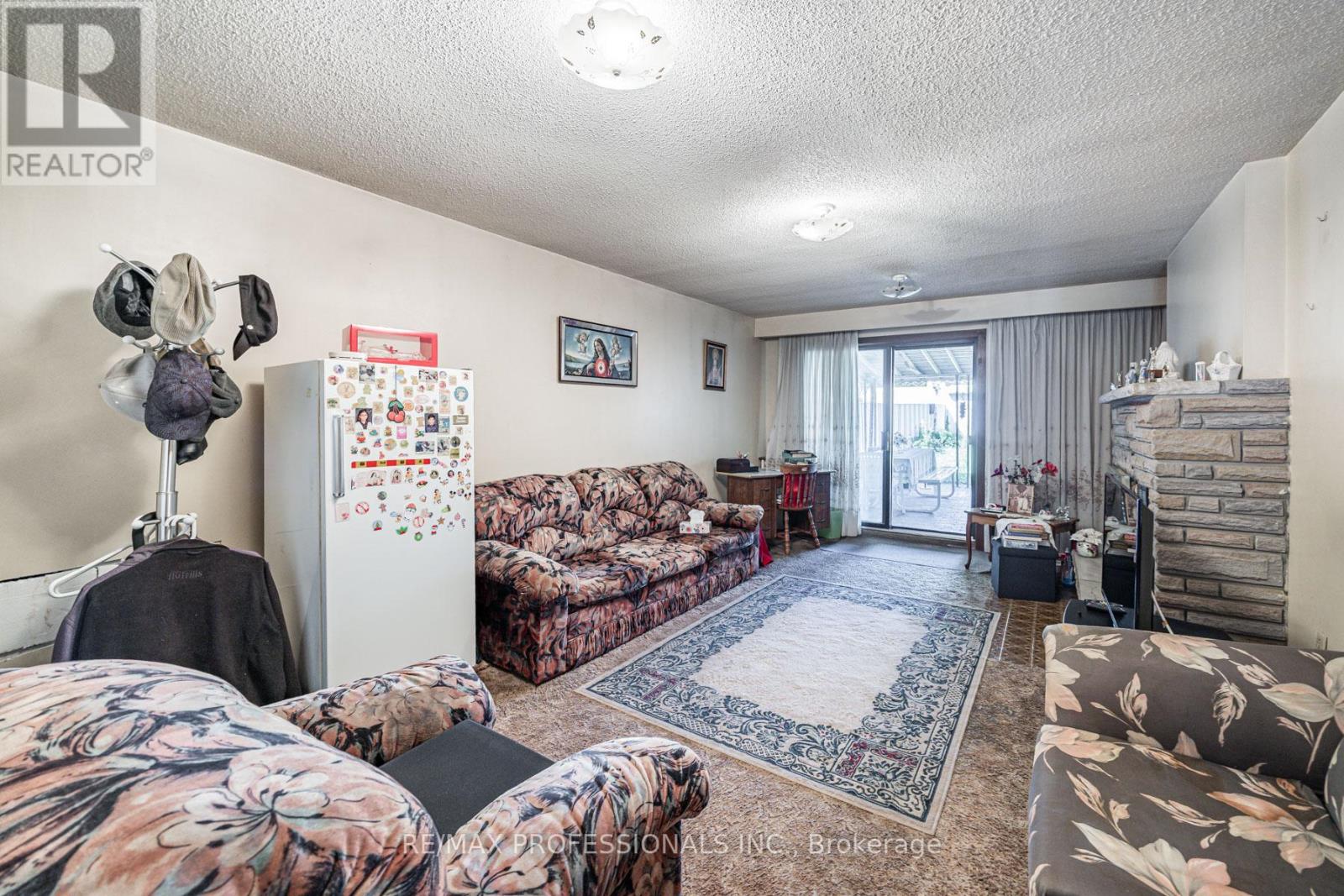 54 Wright Avenue, Toronto, Ontario  M6R 1K8 - Photo 3 - W12440017