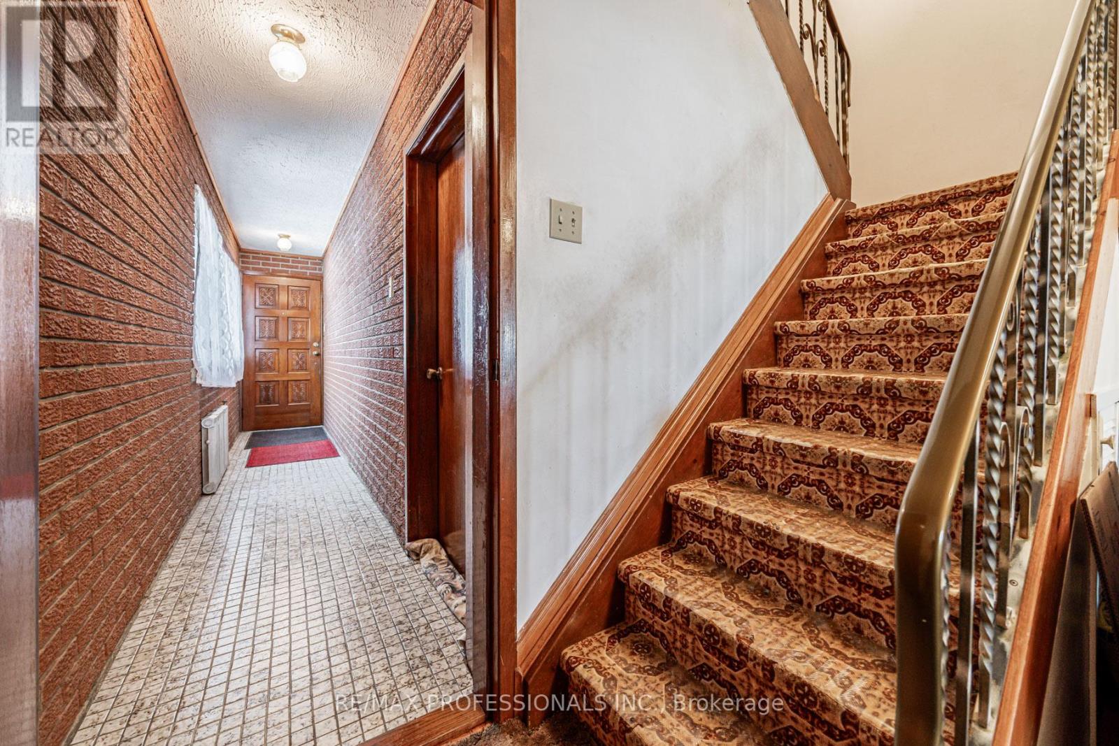 54 Wright Avenue, Toronto, Ontario  M6R 1K8 - Photo 5 - W12440017