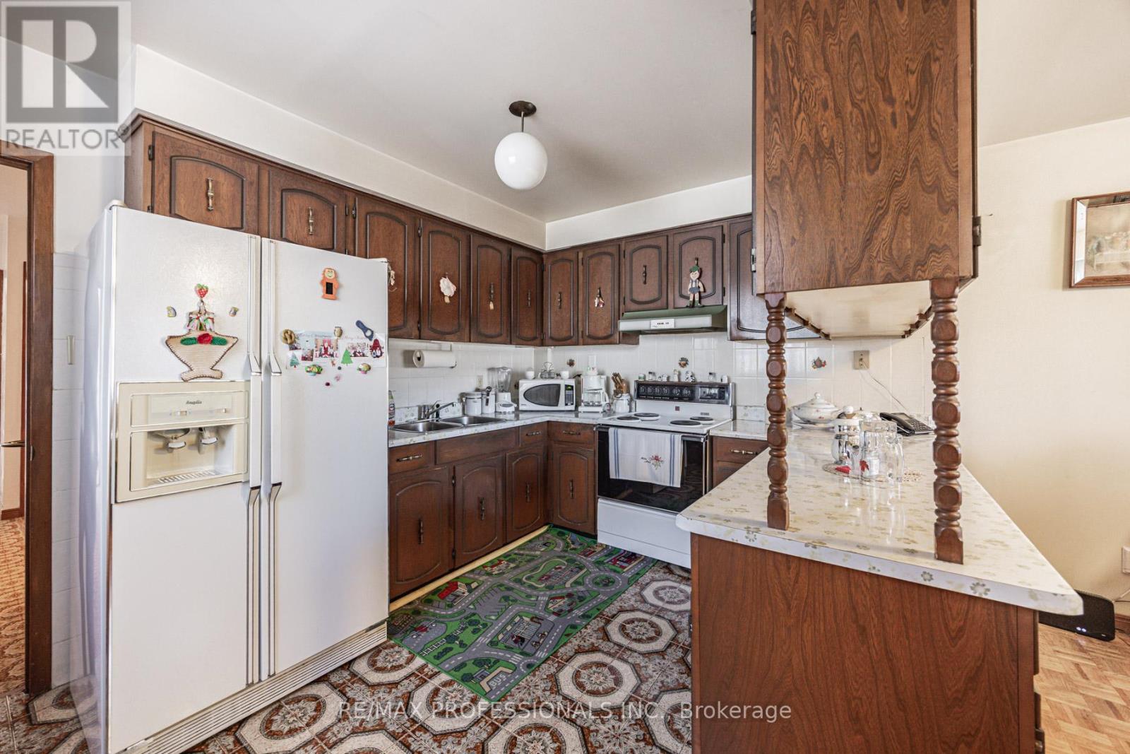 54 Wright Avenue, Toronto, Ontario  M6R 1K8 - Photo 6 - W12440017