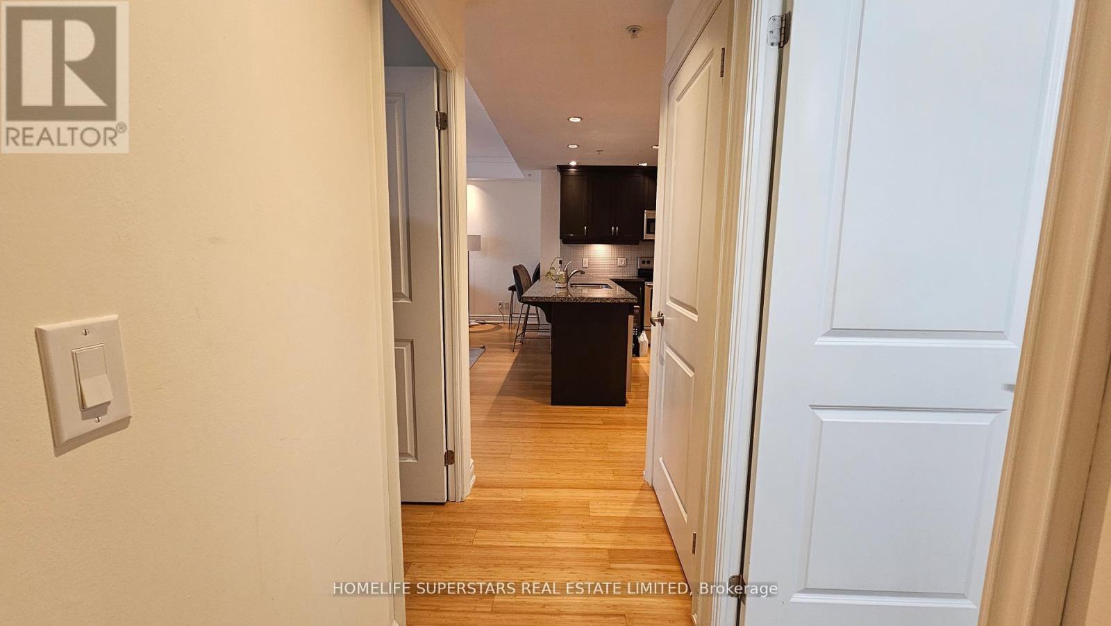 302 - 205 Lakeshore Road W, Oakville, Ontario  L6K 0H8 - Photo 13 - W12440018