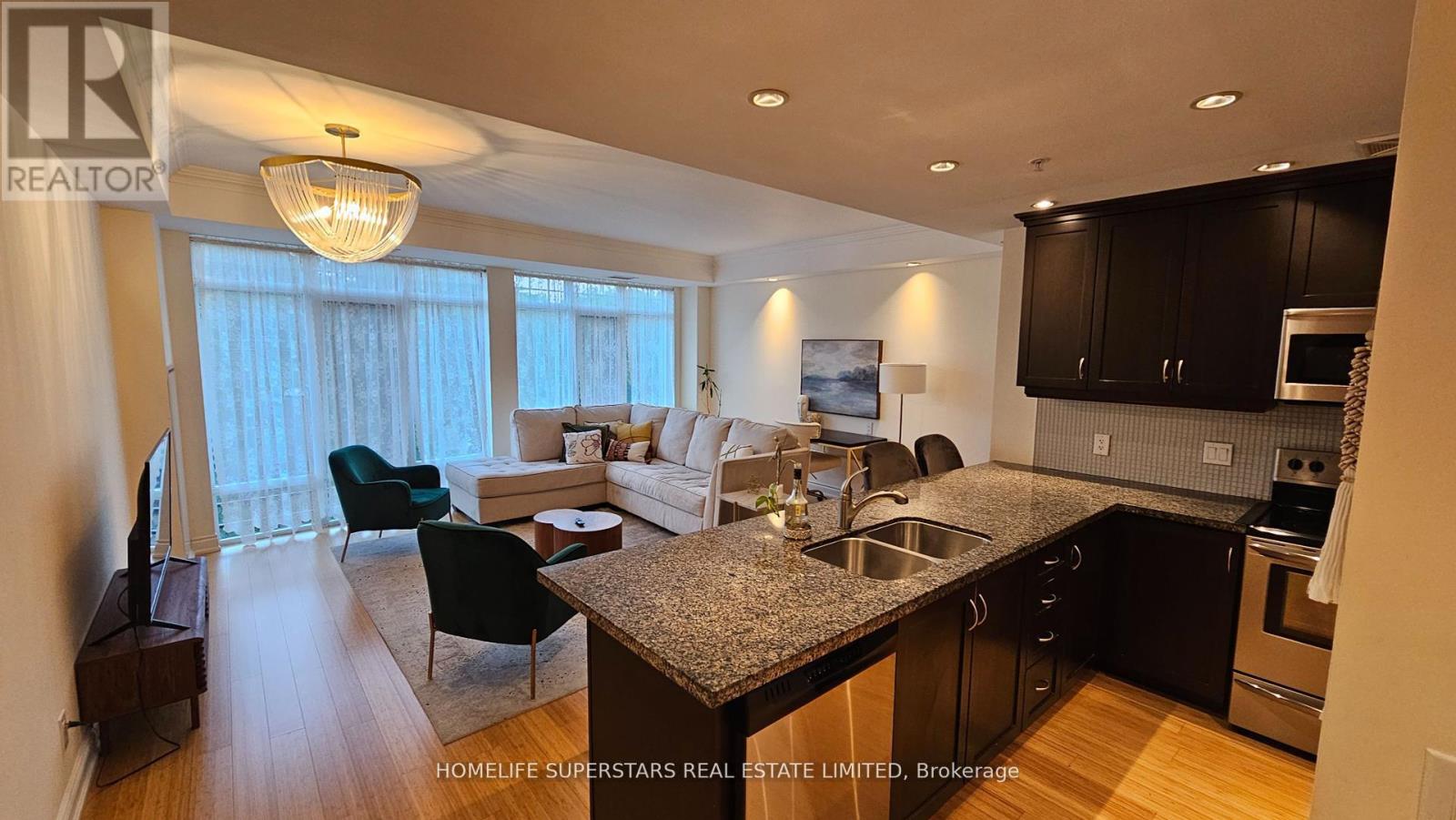 302 - 205 Lakeshore Road W, Oakville, Ontario  L6K 0H8 - Photo 4 - W12440018