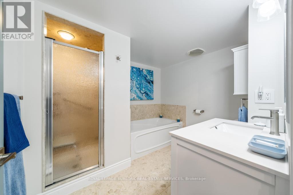 1101 - 442 Maple Avenue, Burlington, Ontario  L9H 1T4 - Photo 12 - W12440037