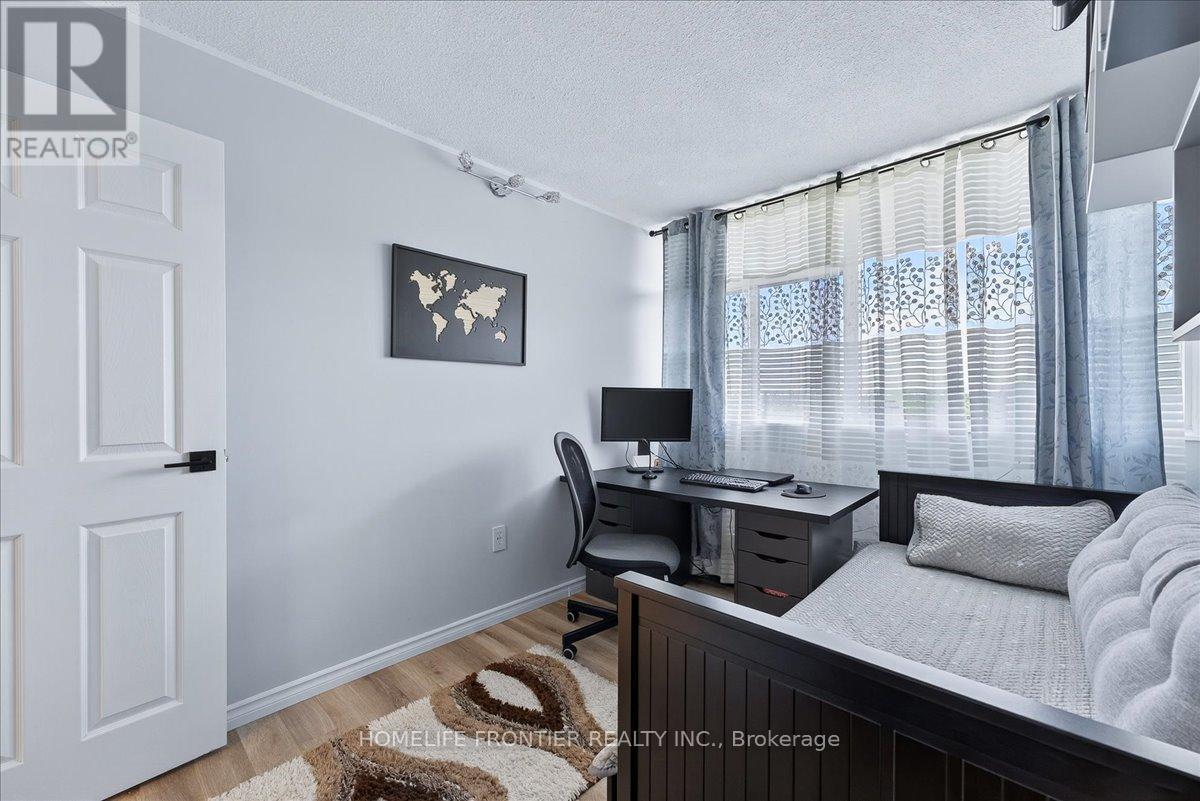 605 - 2301 Derry Road W, Mississauga, Ontario  L5N 2R4 - Photo 25 - W12440048