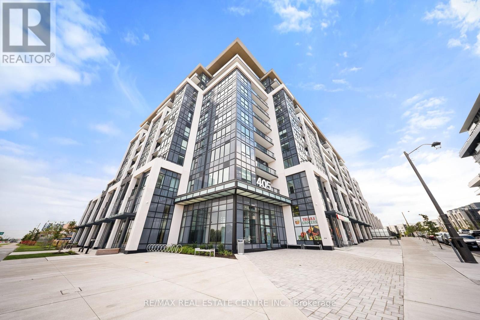 813 - 405 Dundas Street W, Oakville, Ontario  L6M 4P9 - Photo 1 - W12440049