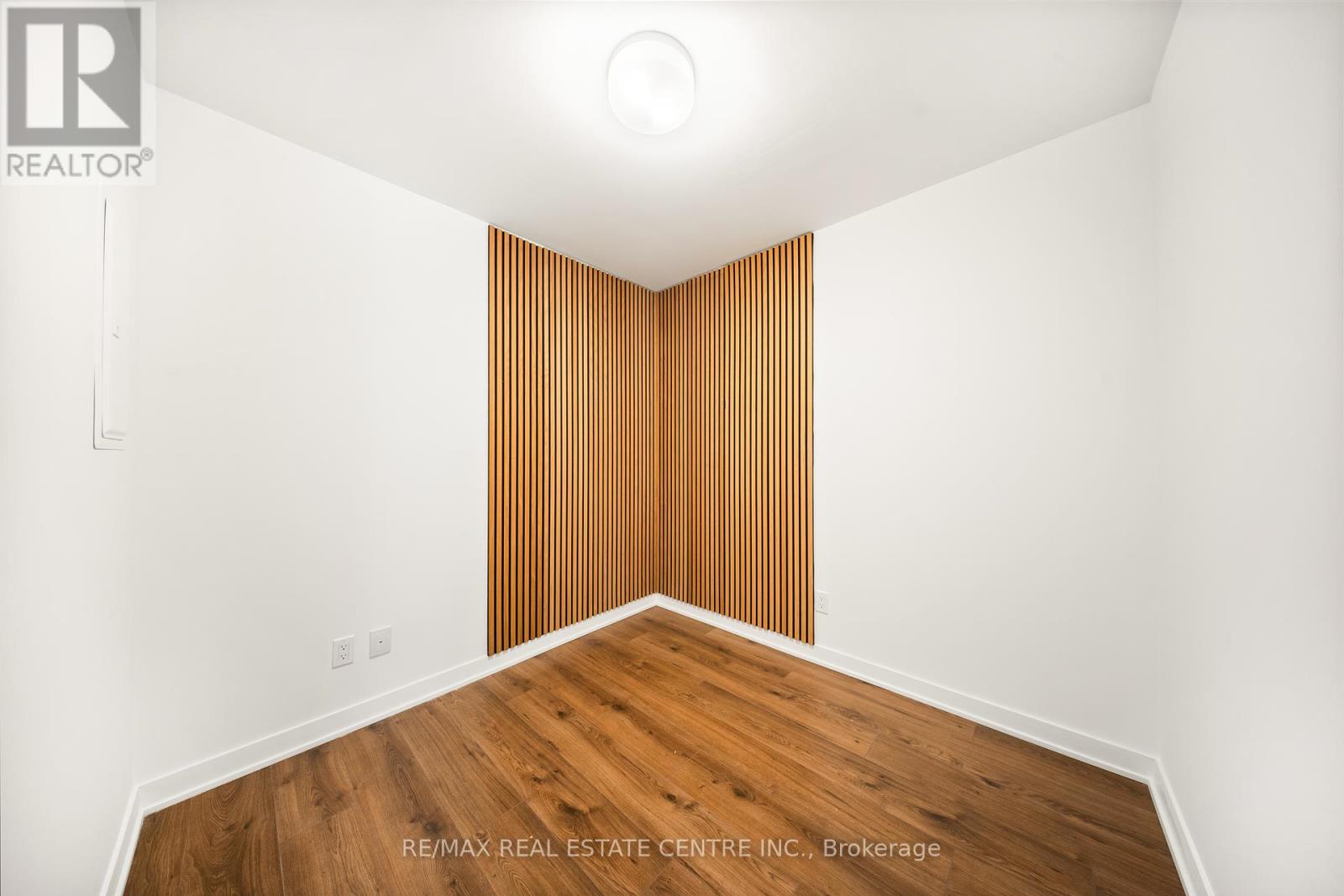 813 - 405 Dundas Street W, Oakville, Ontario  L6M 4P9 - Photo 15 - W12440049