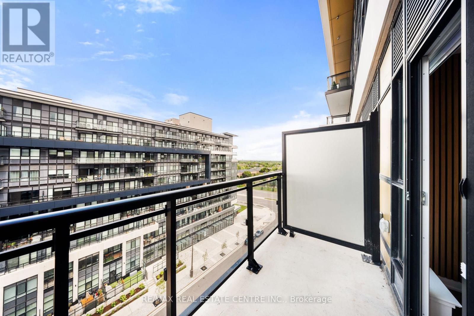 813 - 405 Dundas Street W, Oakville, Ontario  L6M 4P9 - Photo 21 - W12440049