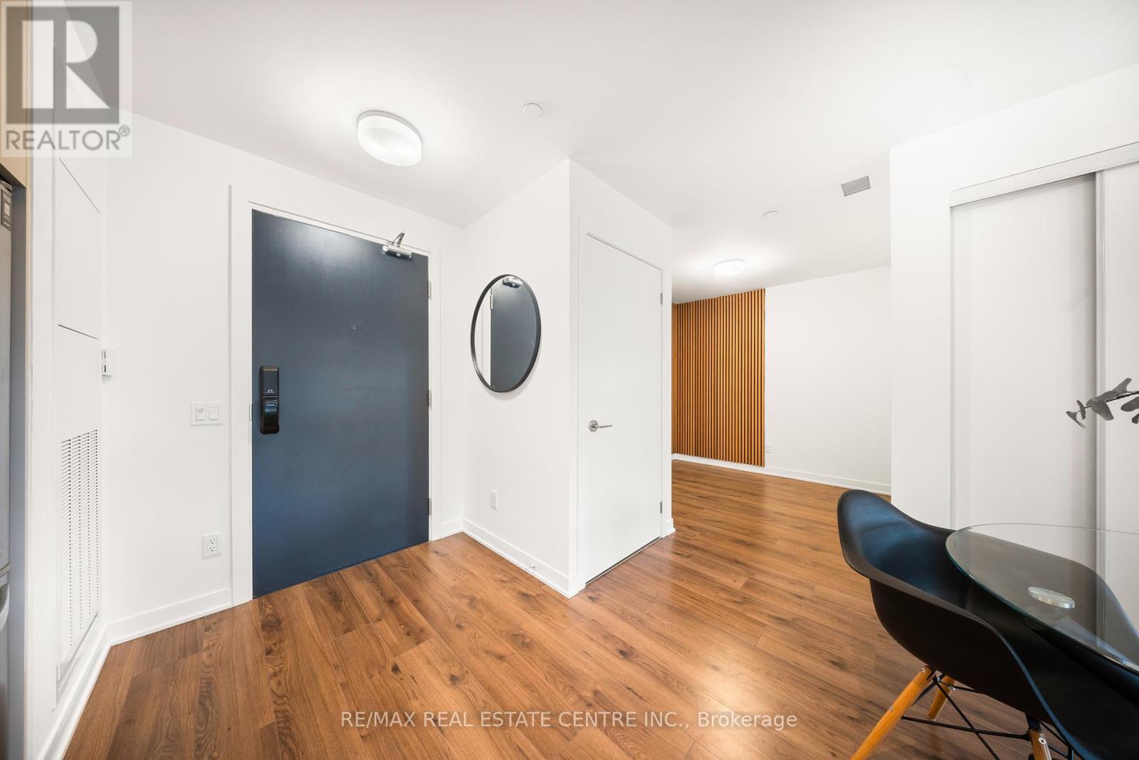 813 - 405 Dundas Street W, Oakville, Ontario  L6M 4P9 - Photo 5 - W12440049