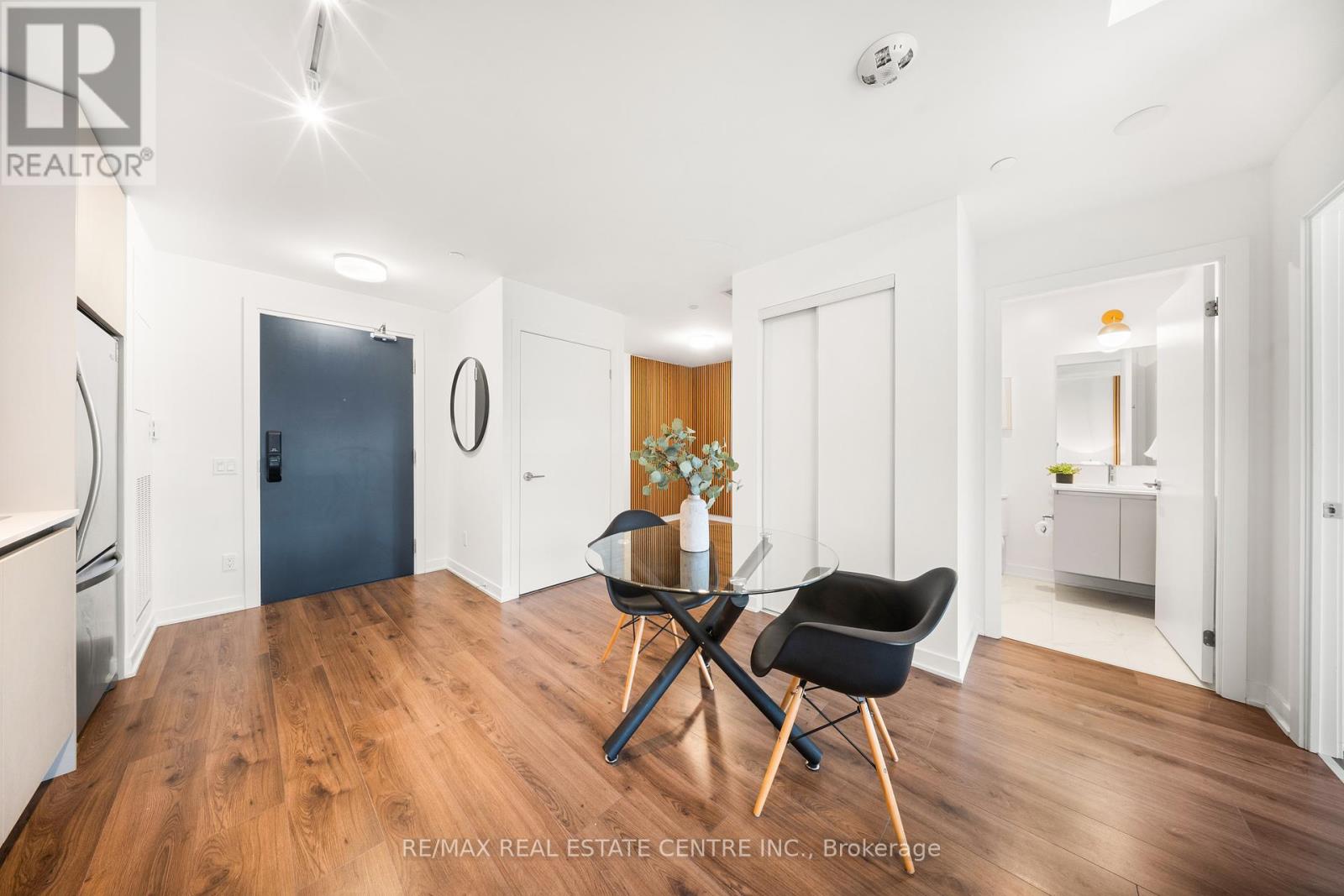 813 - 405 Dundas Street W, Oakville, Ontario  L6M 4P9 - Photo 6 - W12440049