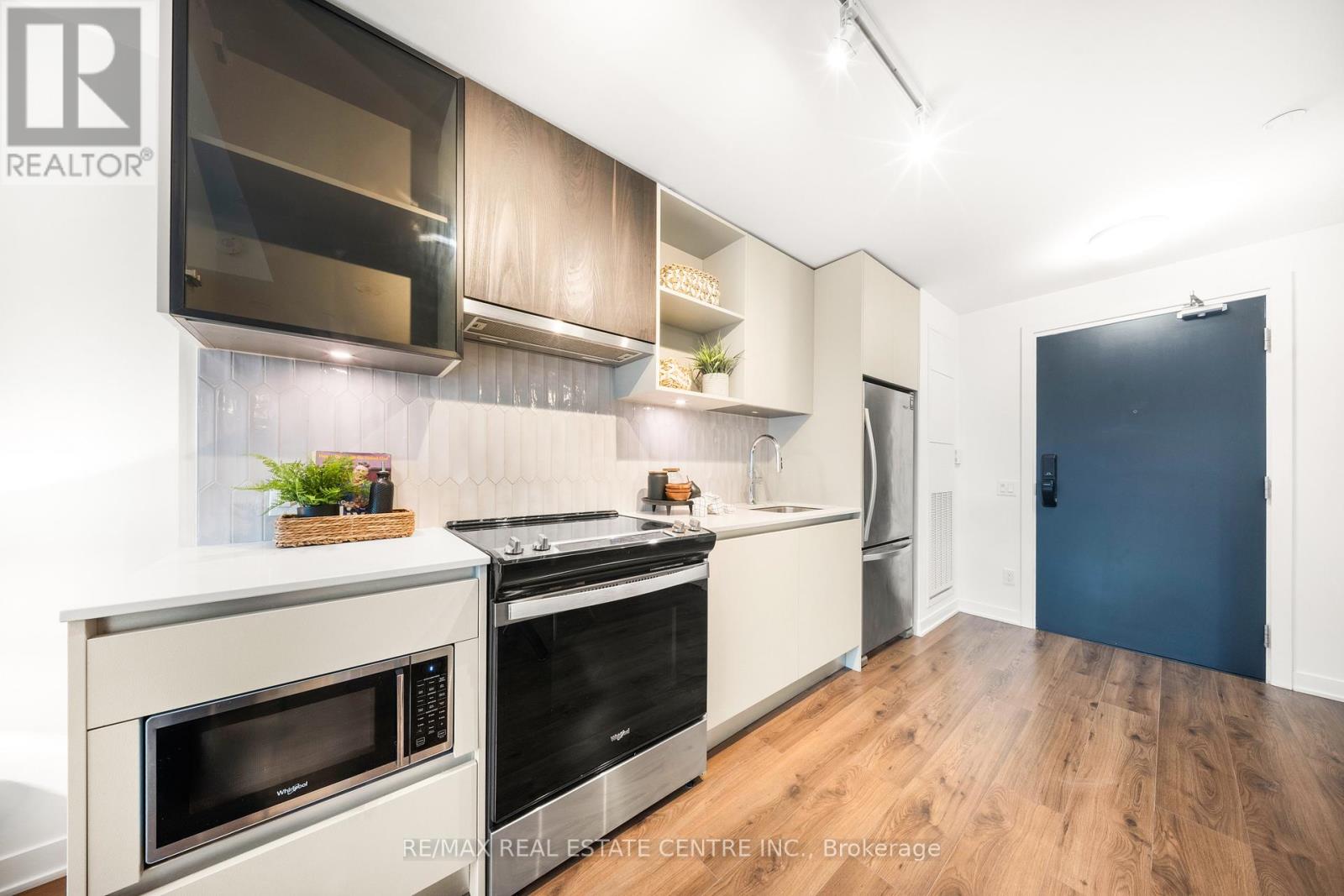 813 - 405 Dundas Street W, Oakville, Ontario  L6M 4P9 - Photo 7 - W12440049