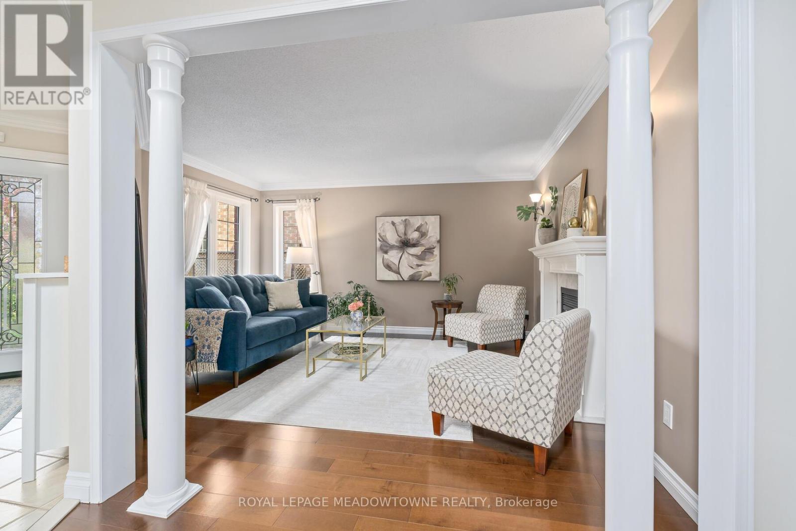 95 Standish Street, Halton Hills, Ontario  L7G 5W3 - Photo 7 - W12440058