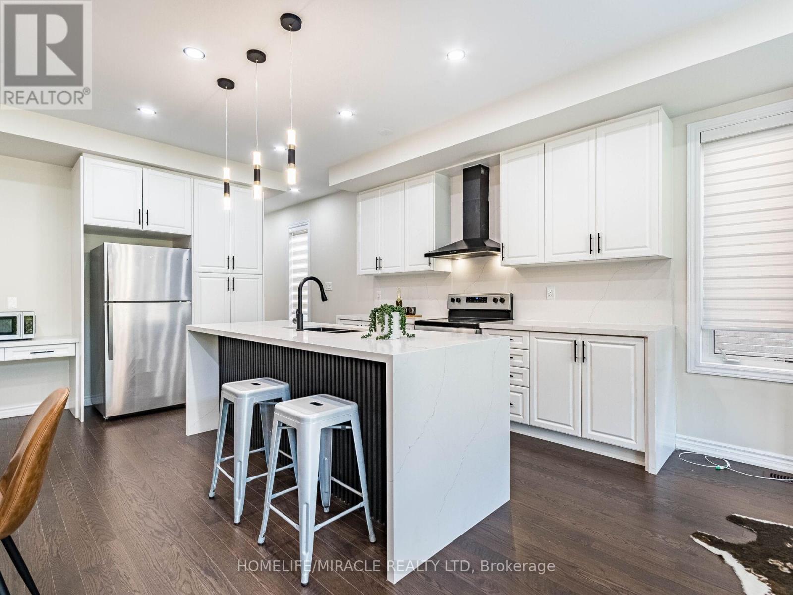 1416 Oakmont Common E, Burlington, Ontario  L7P 0V8 - Photo 10 - W12440105