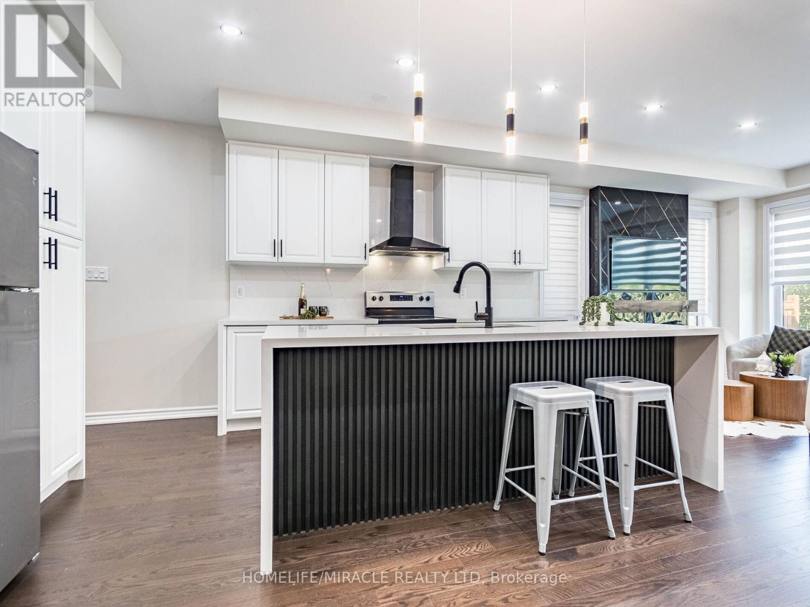 1416 Oakmont Common E, Burlington, Ontario  L7P 0V8 - Photo 11 - W12440105