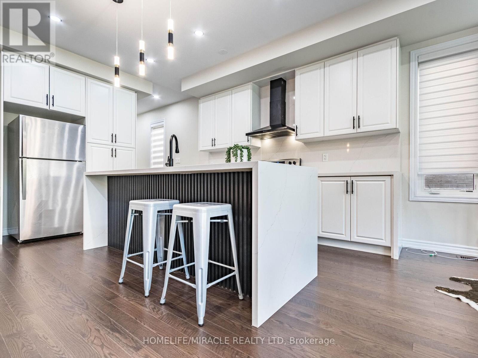 1416 Oakmont Common E, Burlington, Ontario  L7P 0V8 - Photo 12 - W12440105