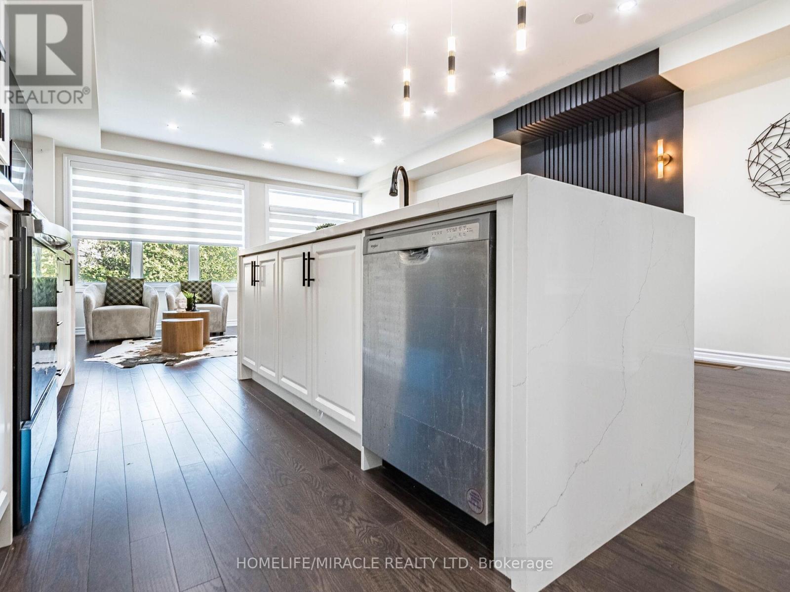 1416 Oakmont Common E, Burlington, Ontario  L7P 0V8 - Photo 15 - W12440105