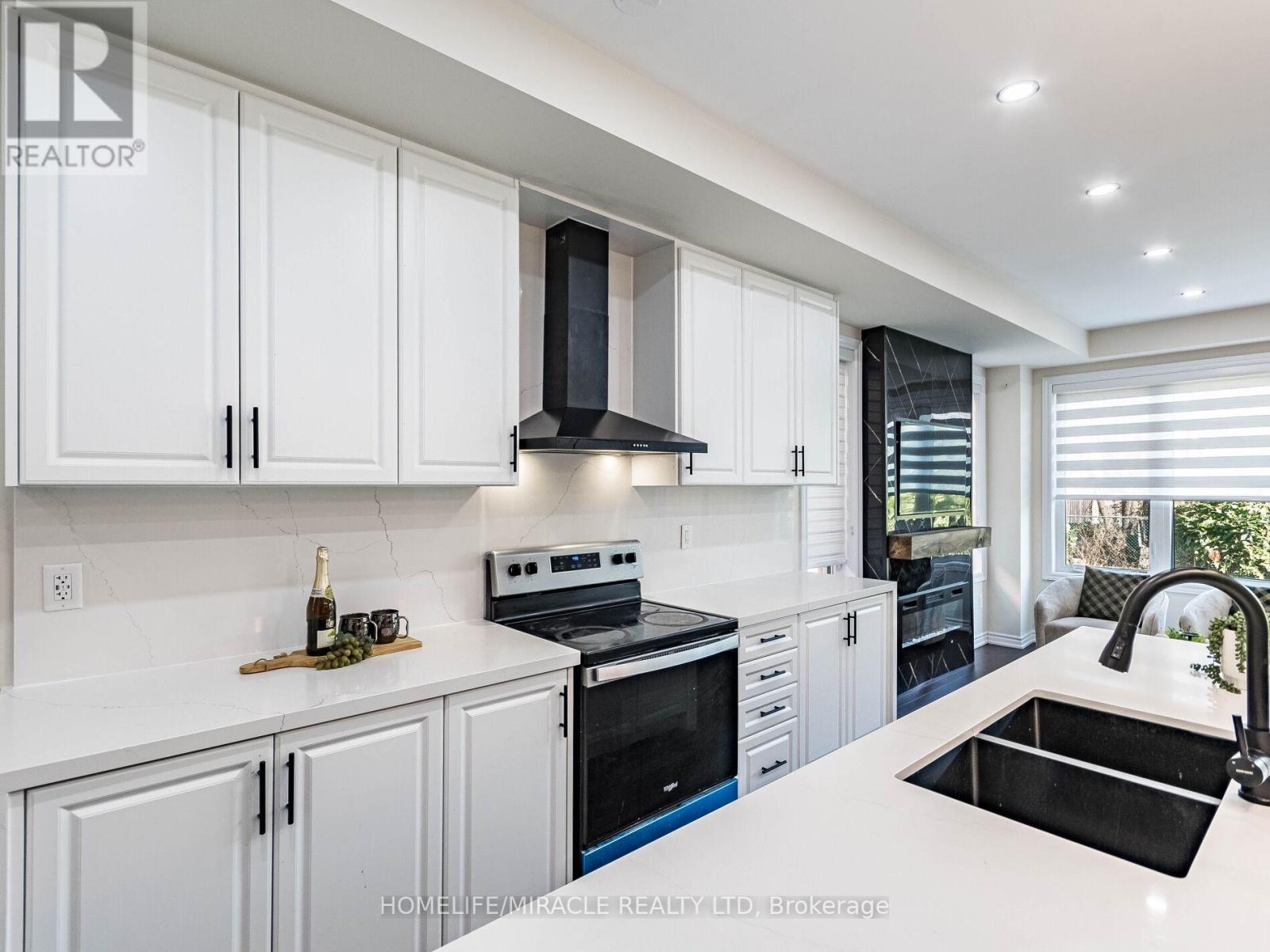 1416 Oakmont Common E, Burlington, Ontario  L7P 0V8 - Photo 16 - W12440105