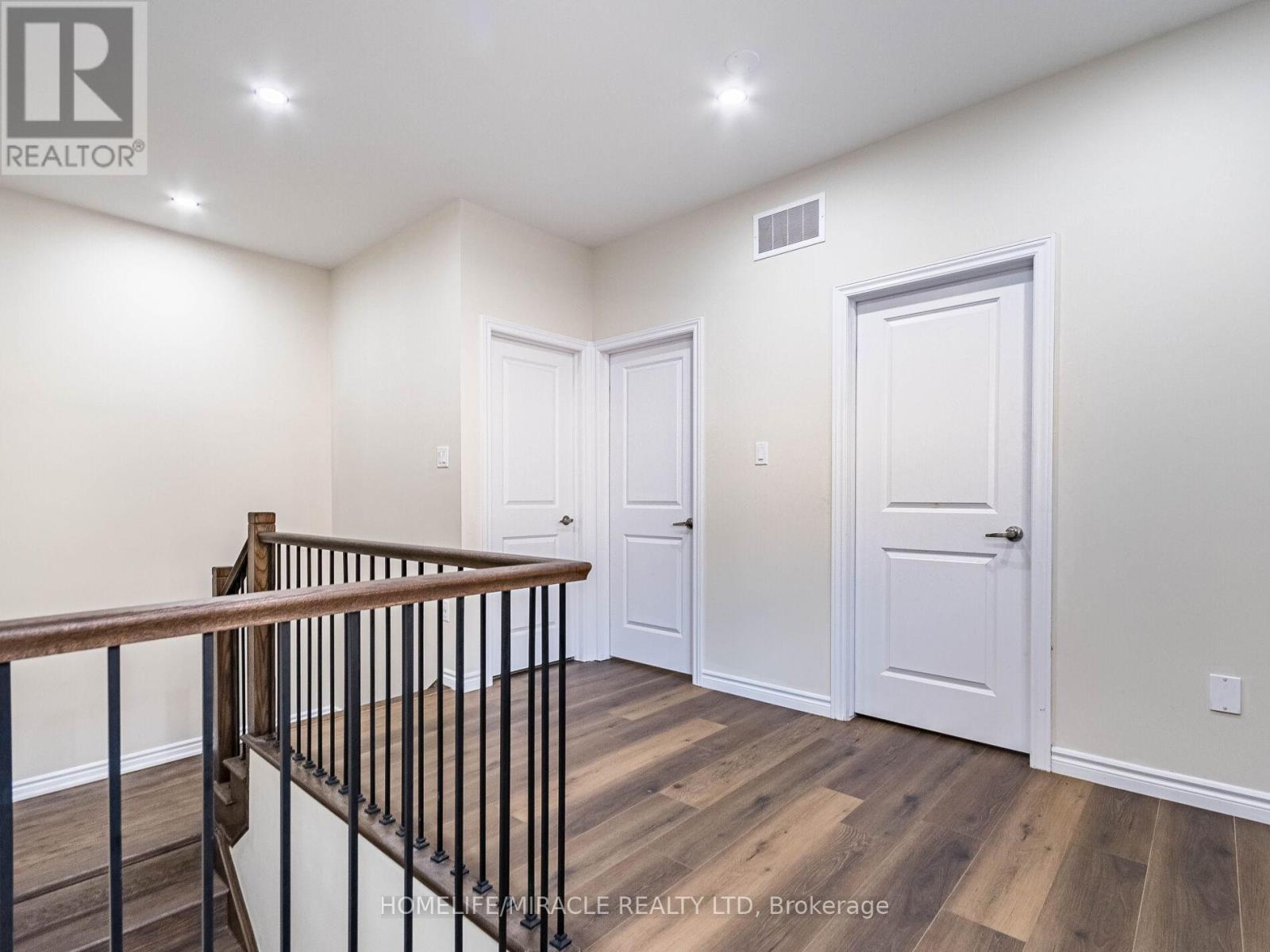 1416 Oakmont Common E, Burlington, Ontario  L7P 0V8 - Photo 27 - W12440105