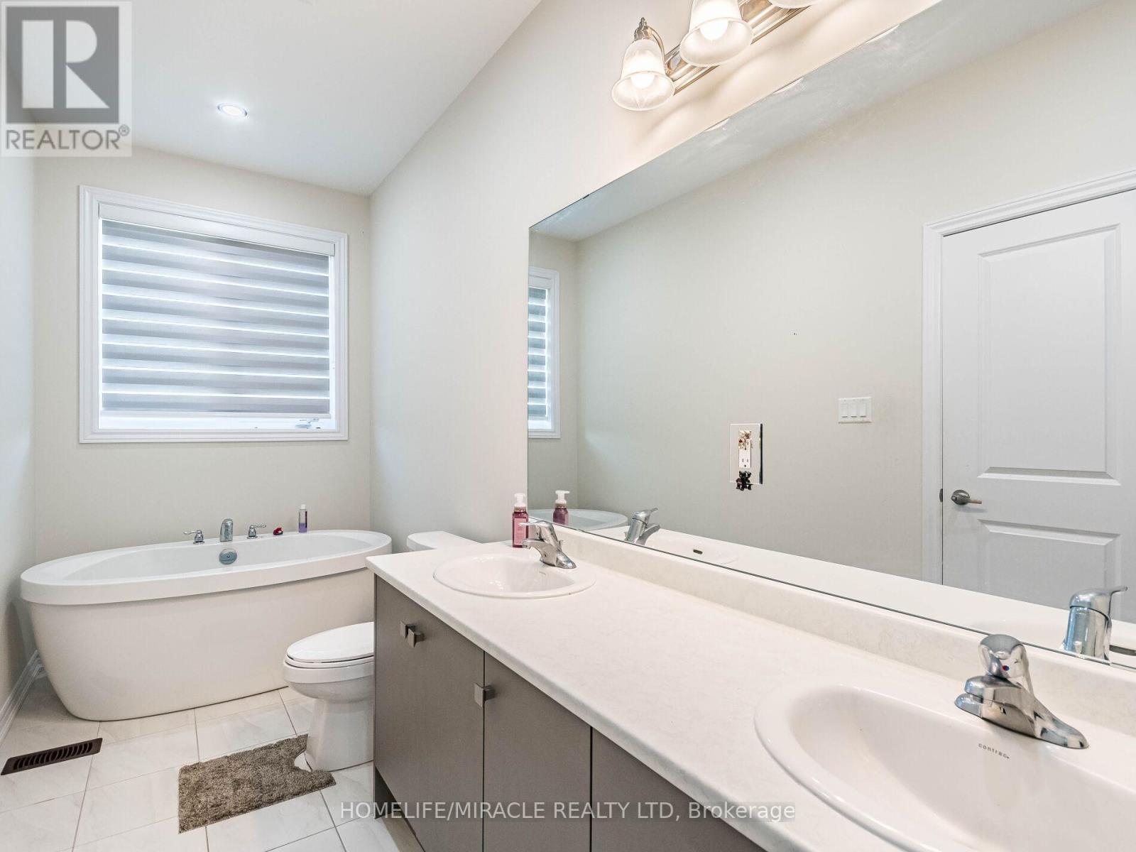 1416 Oakmont Common E, Burlington, Ontario  L7P 0V8 - Photo 29 - W12440105