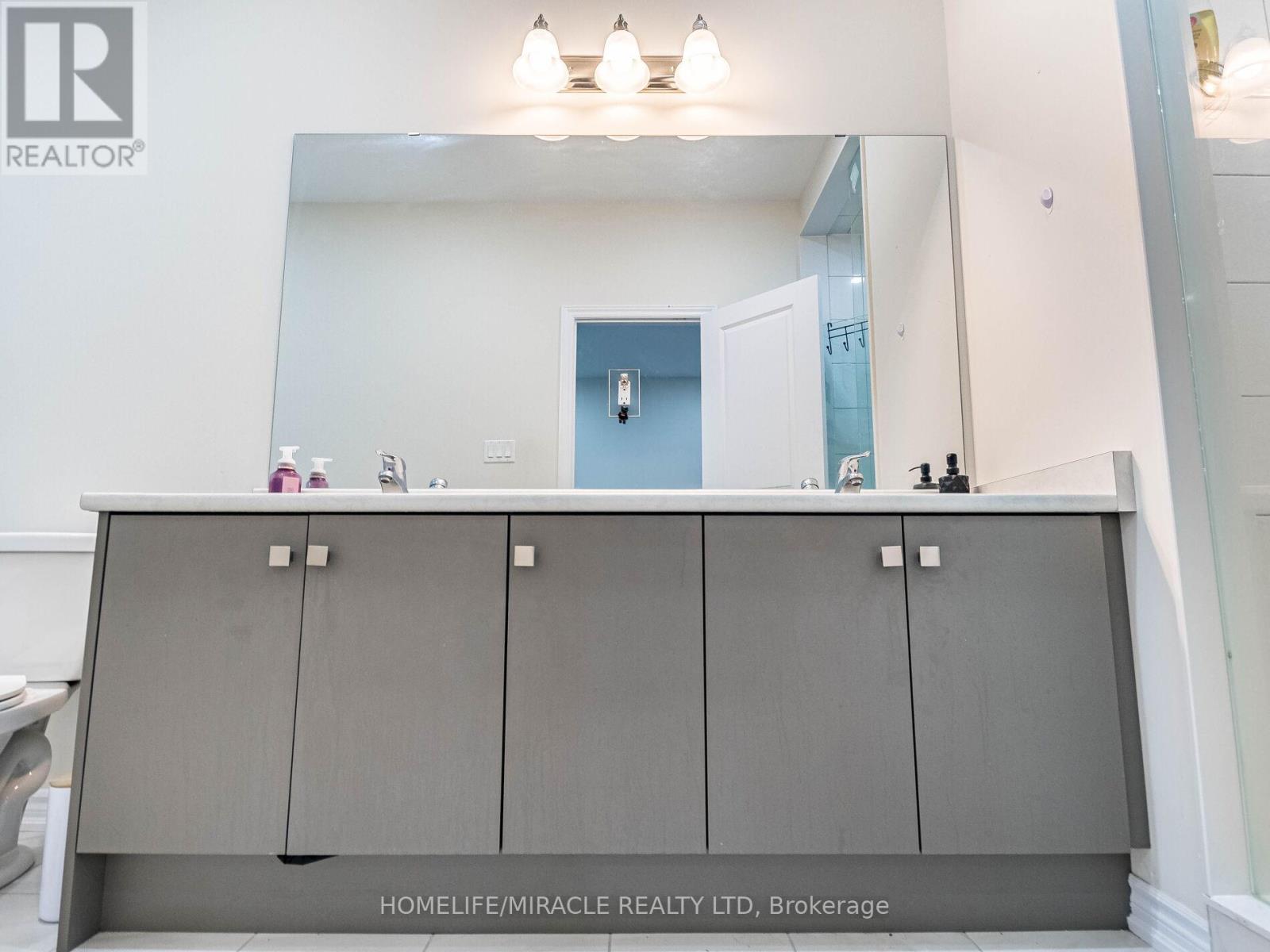 1416 Oakmont Common E, Burlington, Ontario  L7P 0V8 - Photo 30 - W12440105