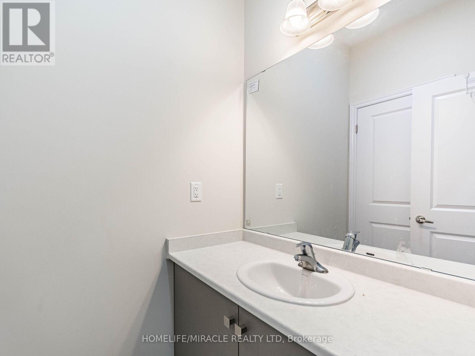 1416 Oakmont Common E, Burlington, Ontario  L7P 0V8 - Photo 31 - W12440105