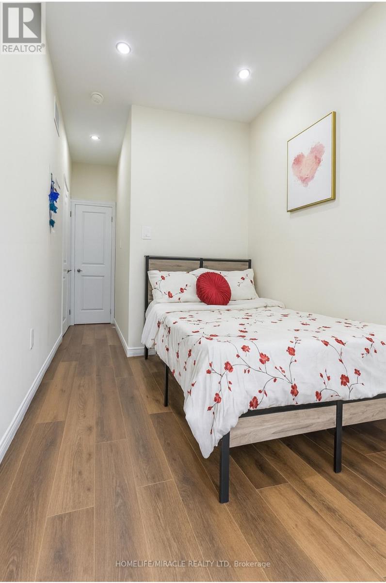 1416 Oakmont Common E, Burlington, Ontario  L7P 0V8 - Photo 38 - W12440105