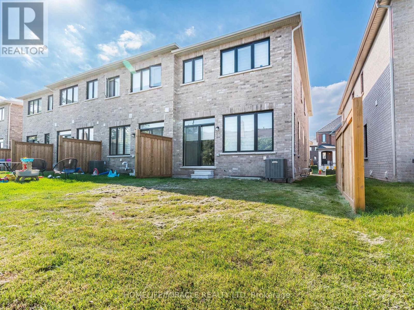 1416 Oakmont Common E, Burlington, Ontario  L7P 0V8 - Photo 41 - W12440105