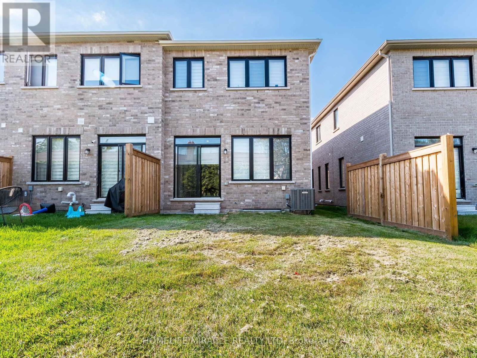 1416 Oakmont Common E, Burlington, Ontario  L7P 0V8 - Photo 42 - W12440105